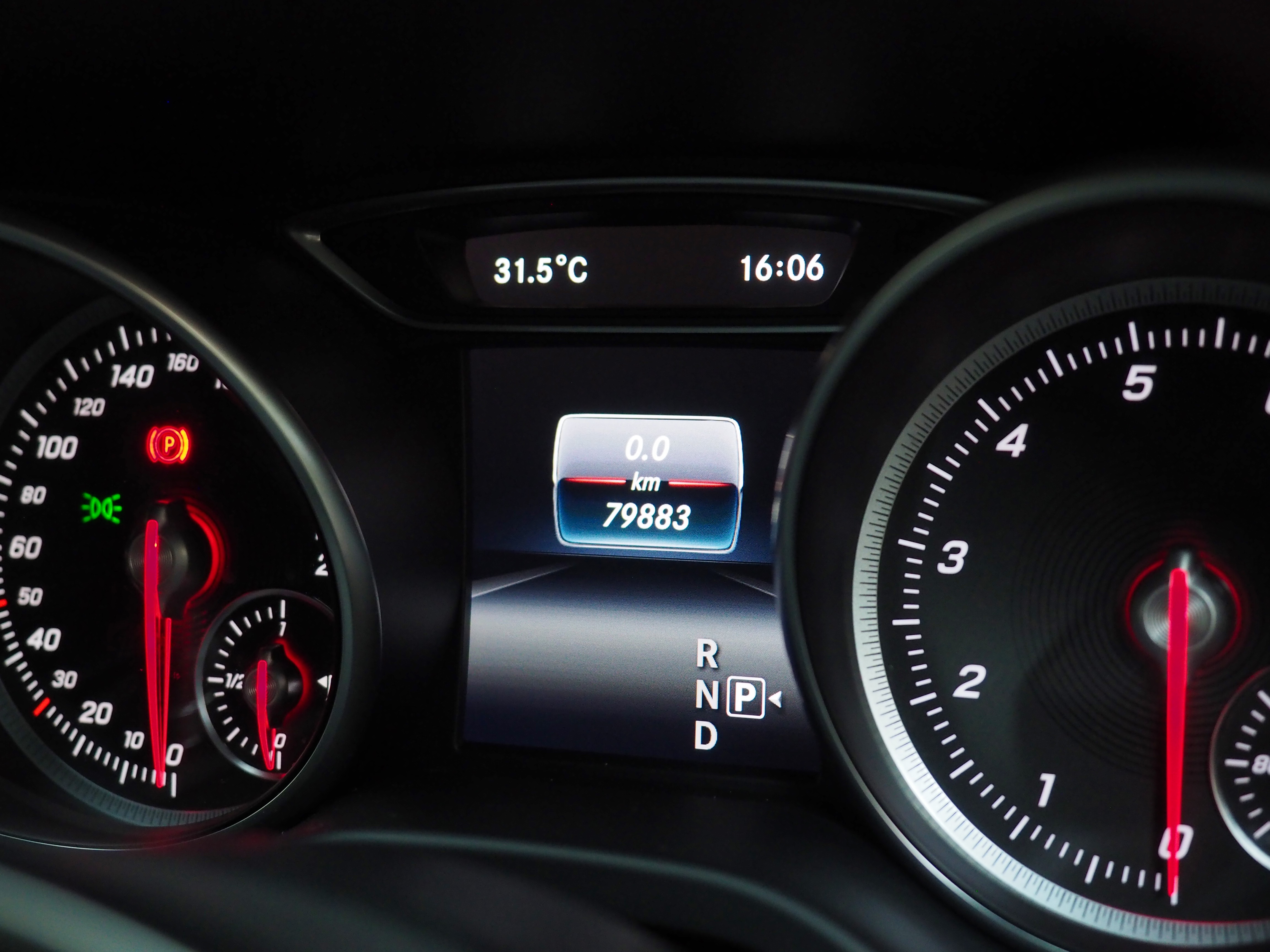 จองแล้ว GLA250 AMG Dynamic W156