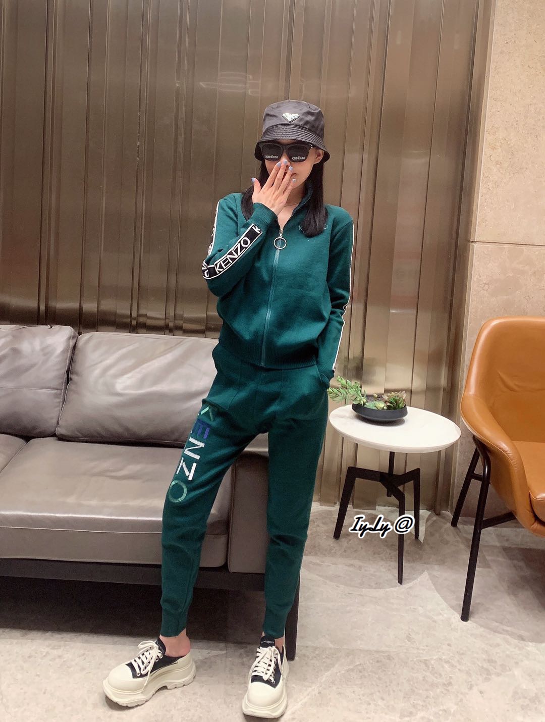 เสื้อ+กางเกง ตัวเสื้อแขนยาวซิปหน้า