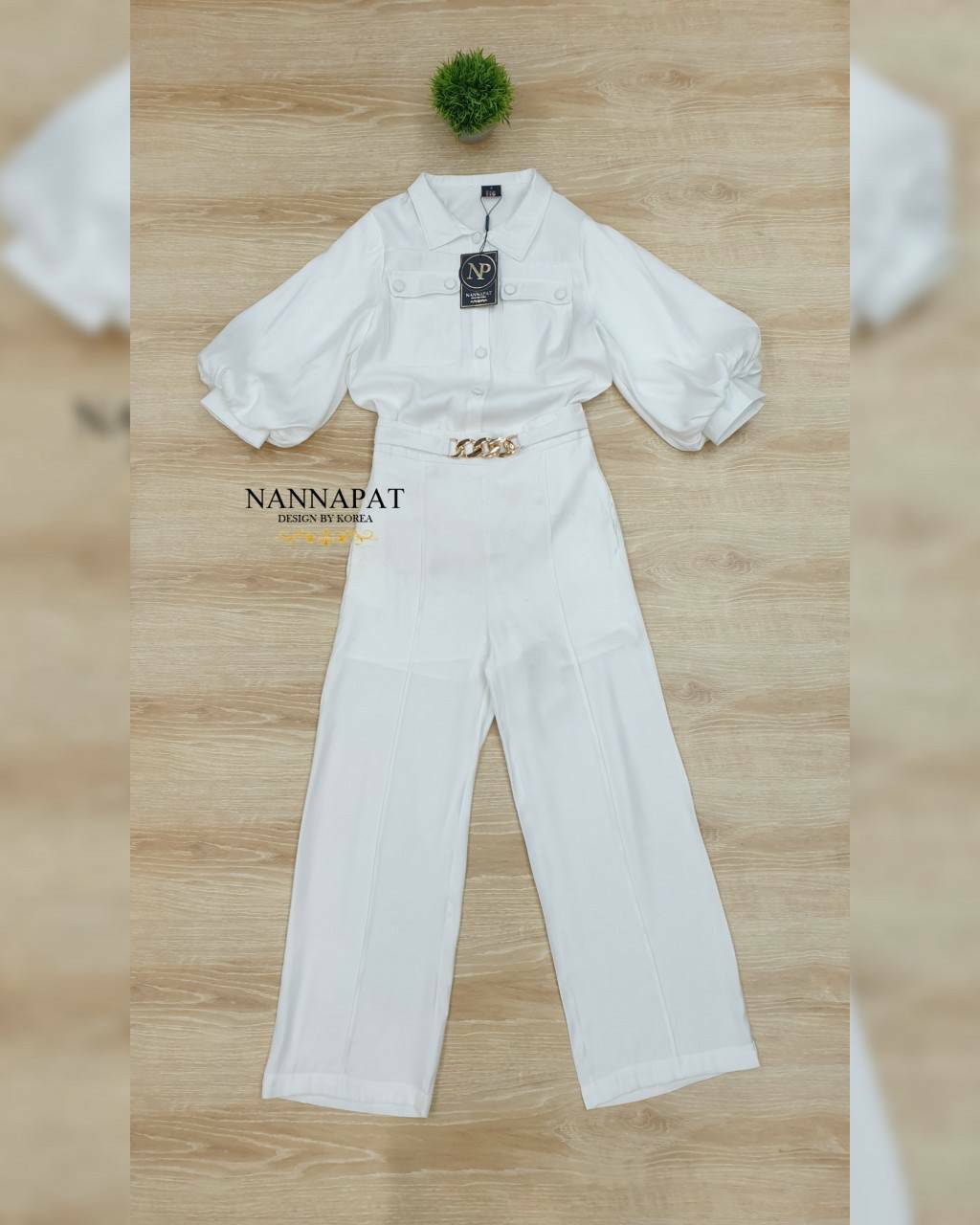 เสื้อคอปกกระดุมหน้า มีกระเป๋า กางเกงขาบาน