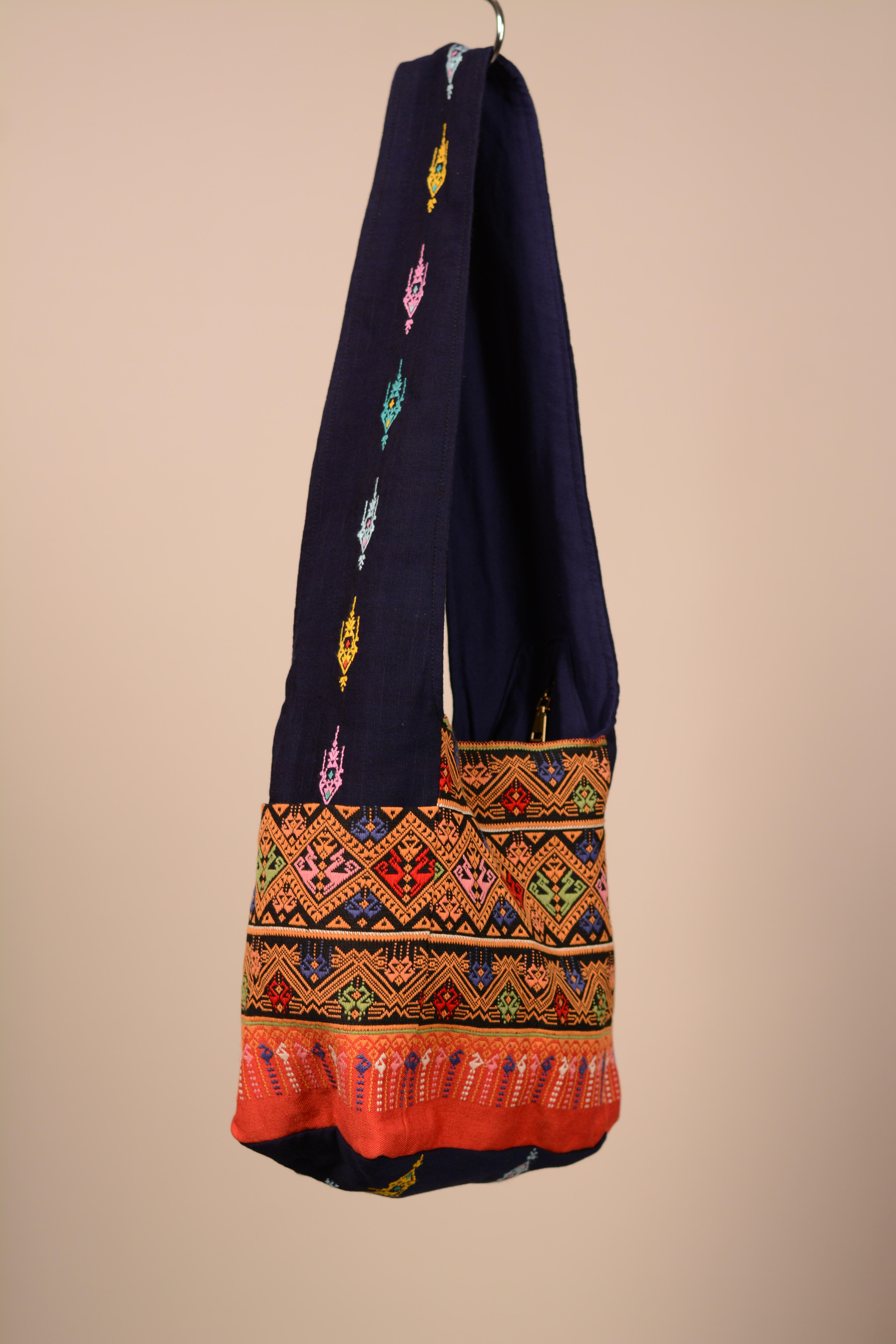 ย่ามตีนจก