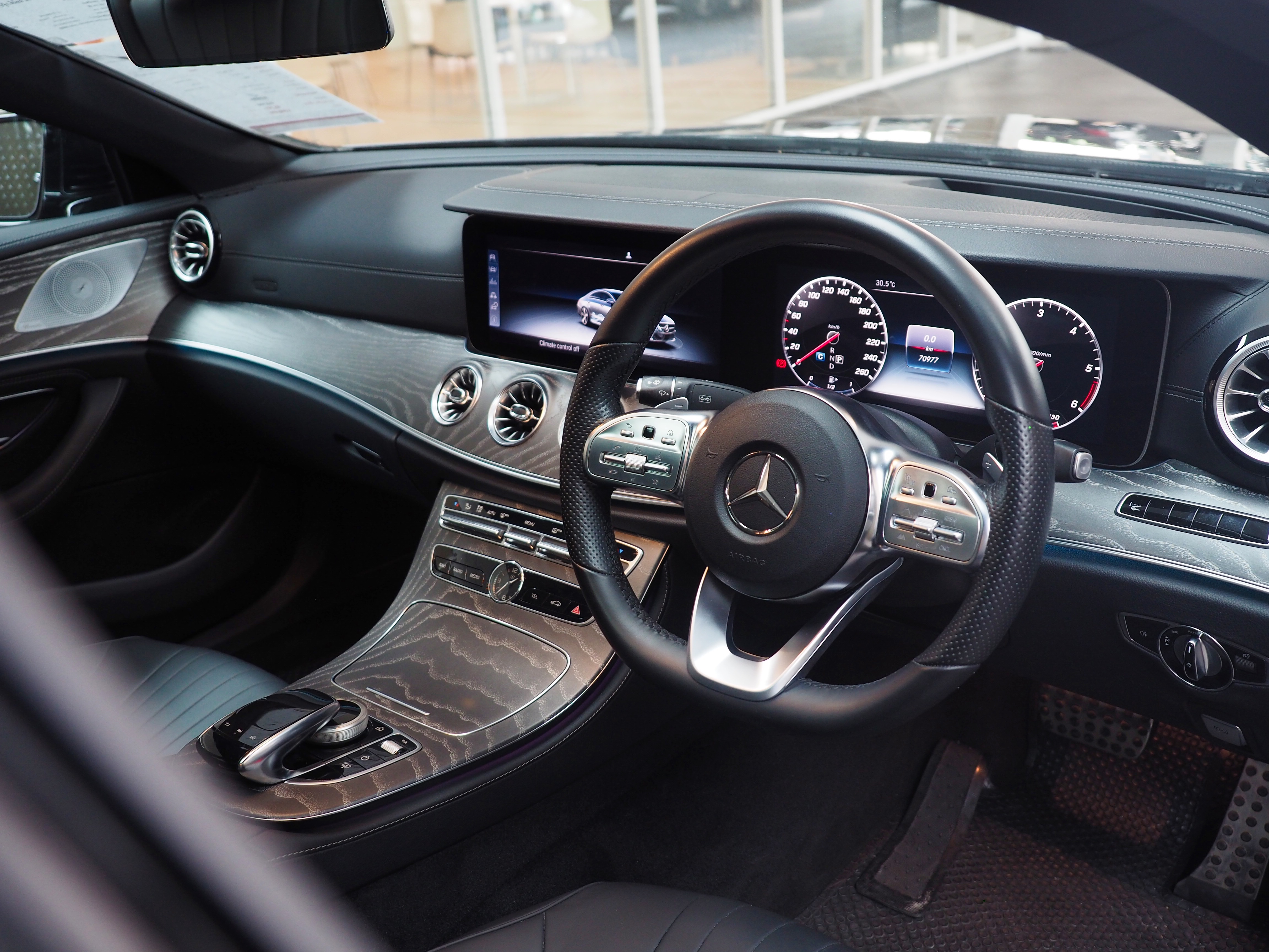 จองแล้ว CLS300d AMG Premium W257