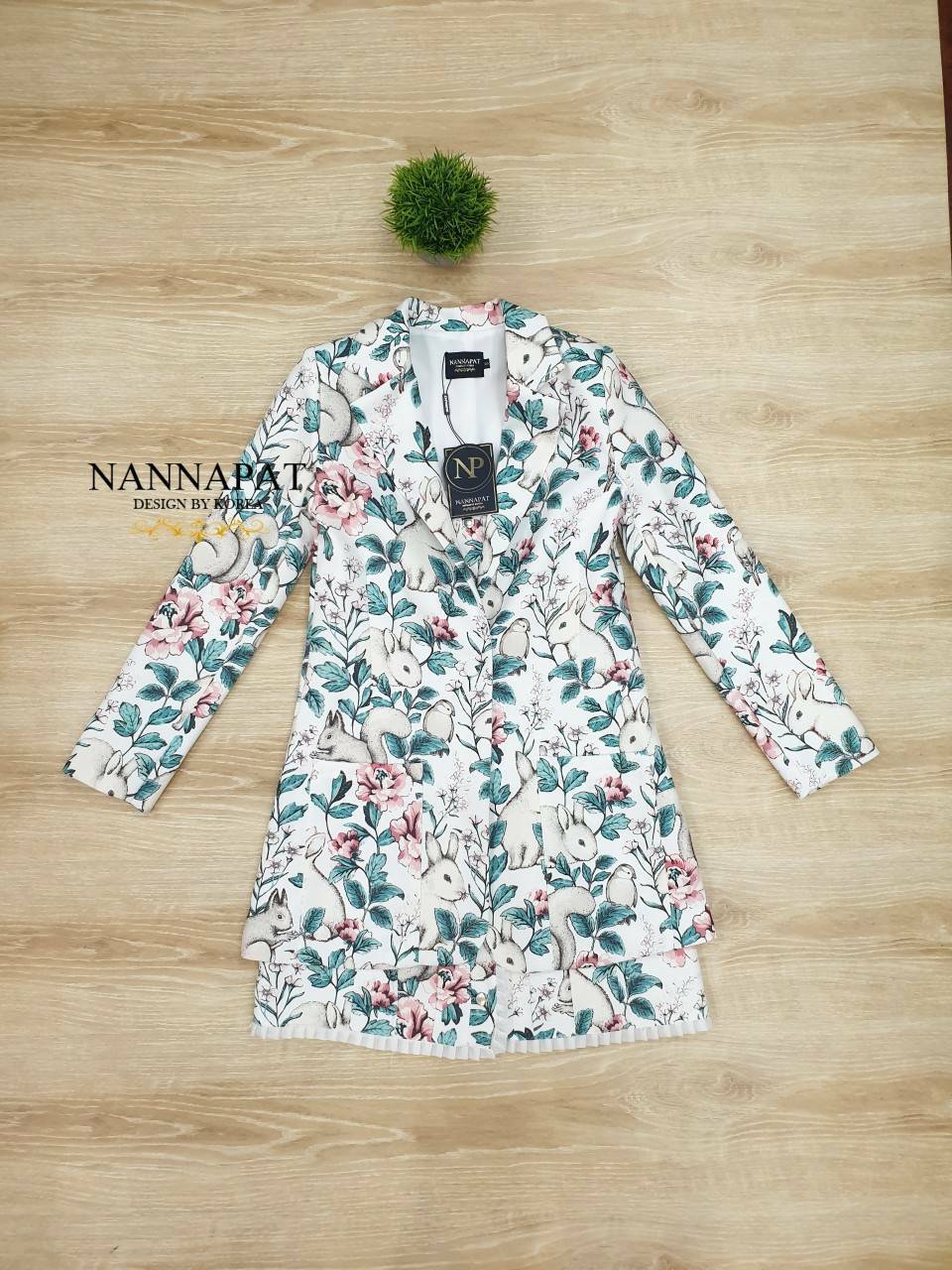 เสื้อสูทคลุมแขนยาวมีกระเป๋าสองข้าง