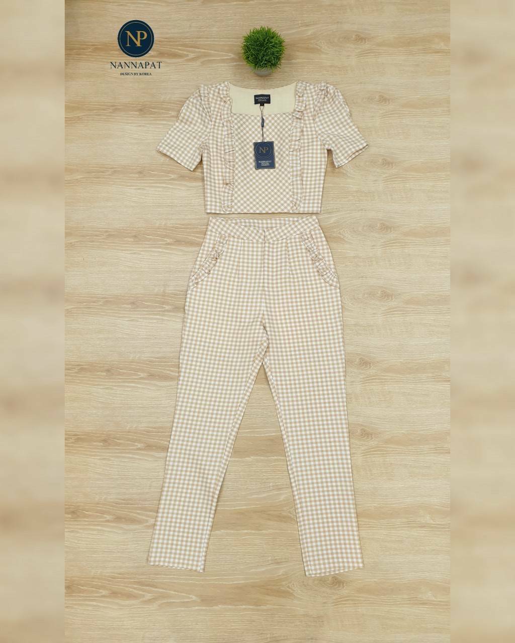 เซทเสื้อกับกางเกงซิปหลังแต่งระบาย