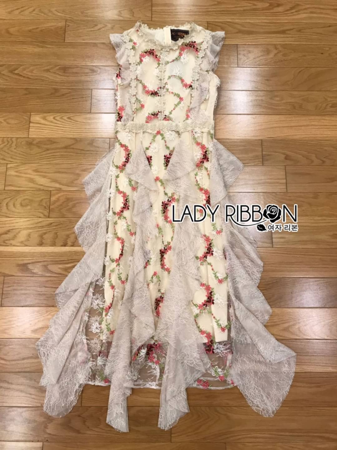 เดรสผ้าลูกไม้ปักลายดอกไม้สีสด