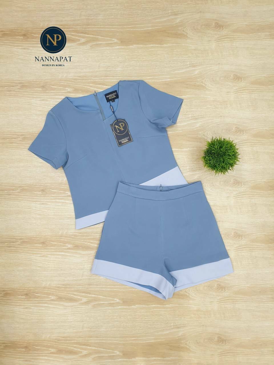 เสื้อซิปหลัง กางเกงมีกระเป๋า