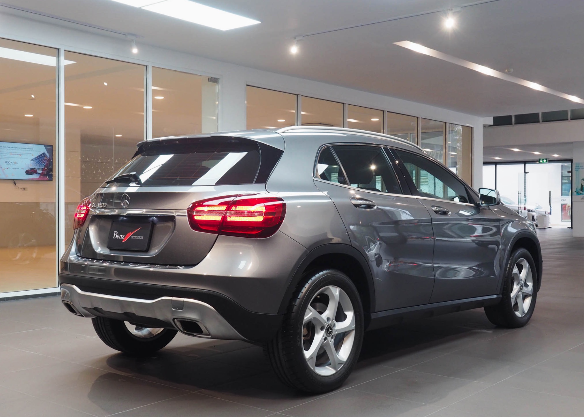 จองแล้ว GLA200 Urban W156