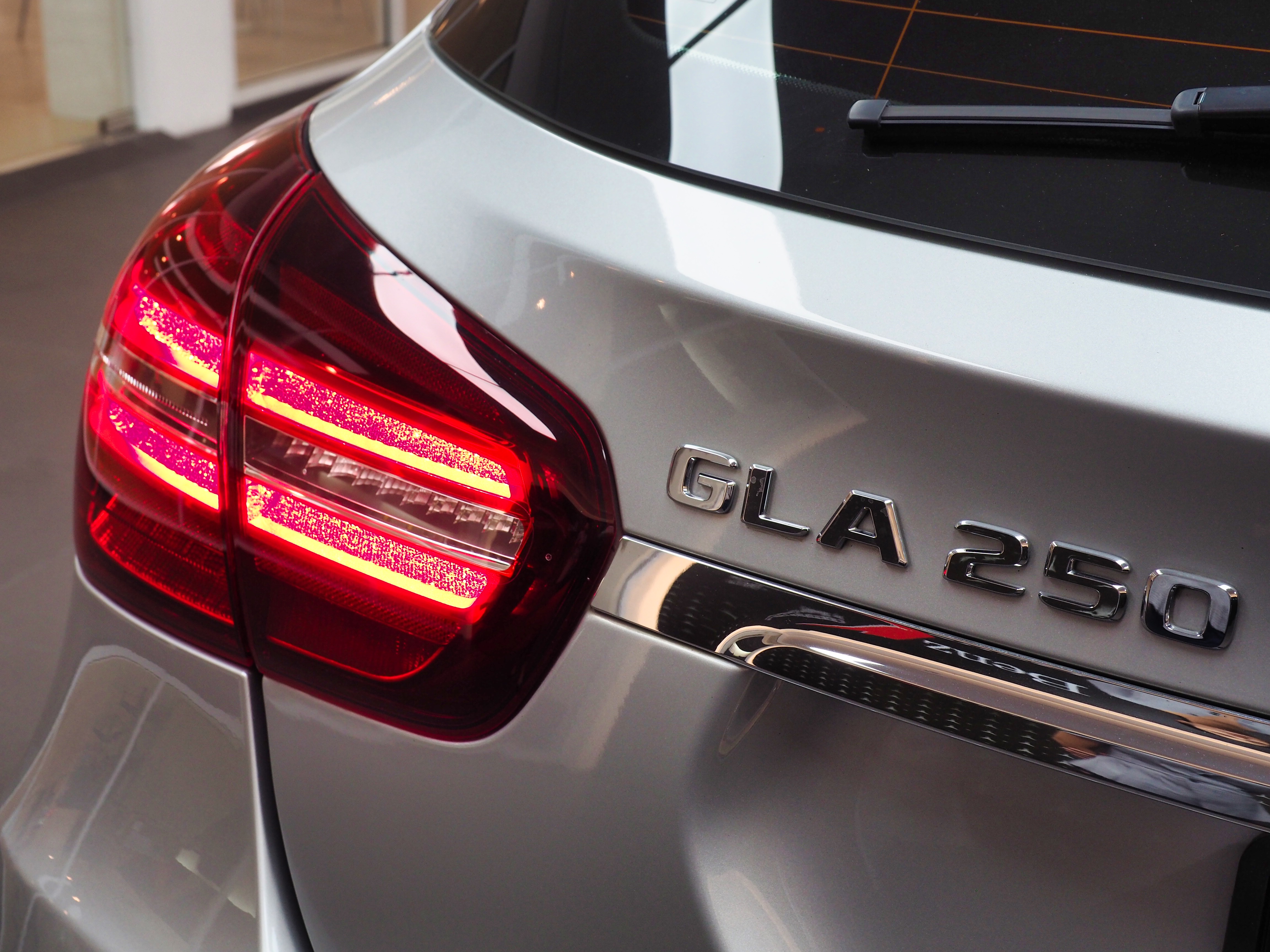 จองแล้ว GLA250 AMG Dynamic W156