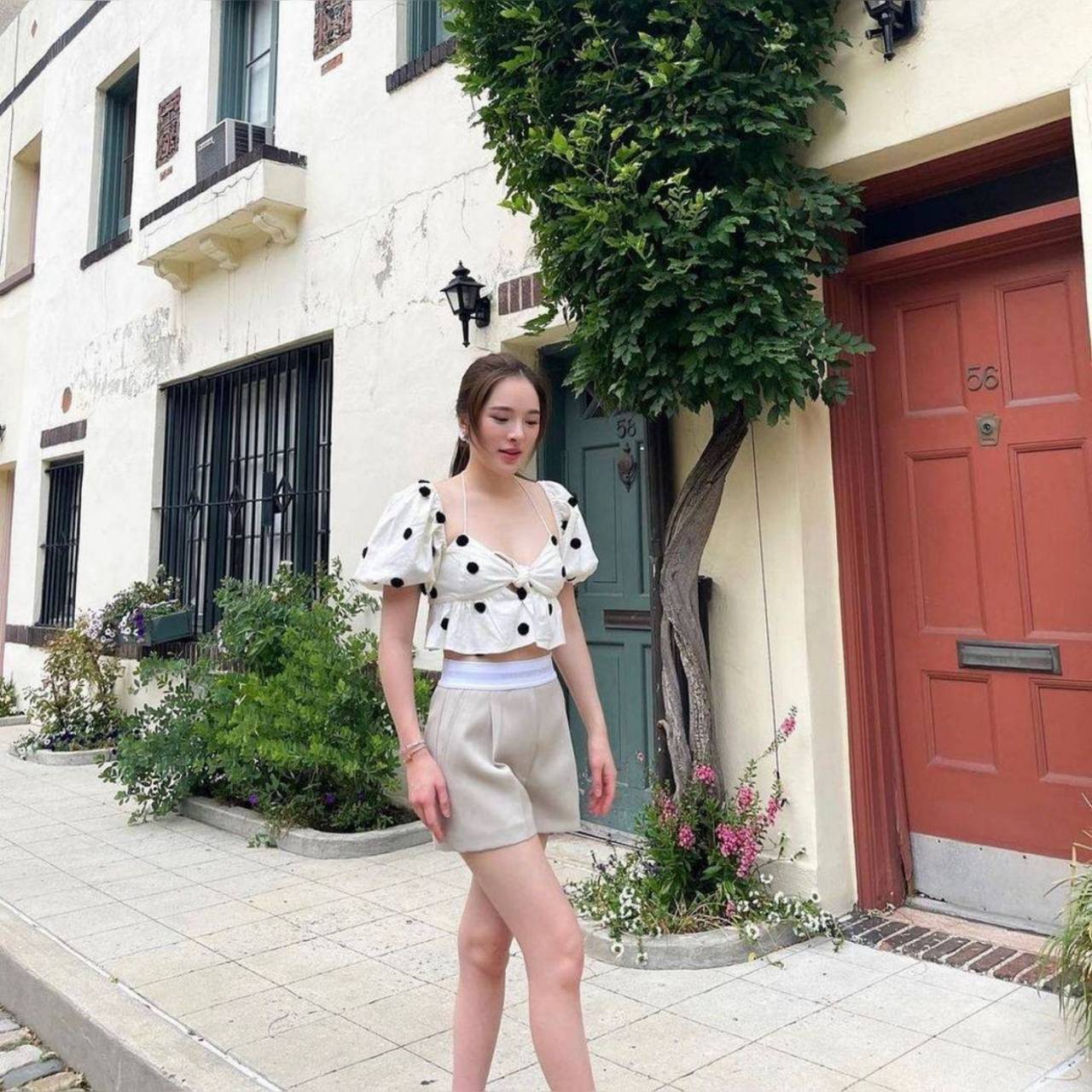 เสื้อซิปหลังสายผูกคอมีฟองน้ำอก