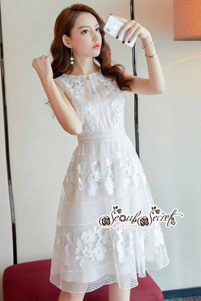 เดรสสวยหรูไฮคลาสเดรสทรงแขนกุดโทนสีเหลืองอ่อน