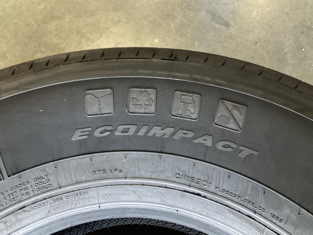 ยางรถบรรทุก เรเดียล ขนาด 9.5R17.5 รุ่น FRO1 ชนิด TL 18PR ยี่ห้อ PIRELLI