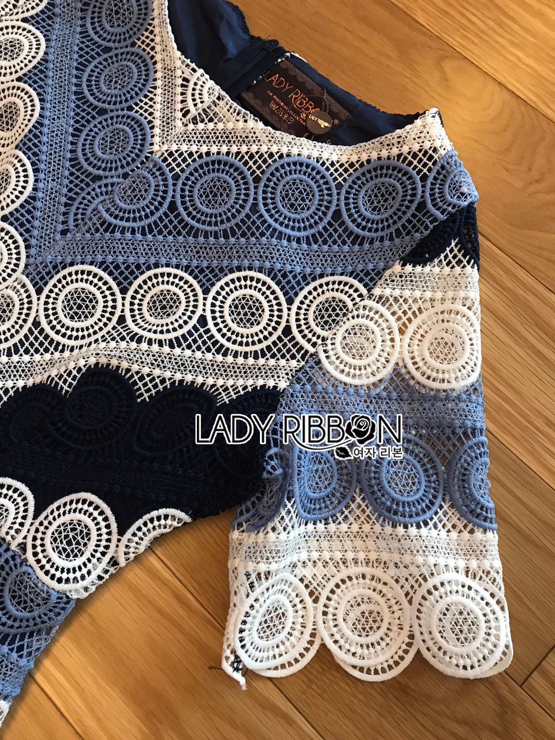 Lady Liza Polka Scallop Lace Dress เดรสผ้าลูกไม้ลายวงกลมสีฟ้า-นํ้าเงิน ลุคนี้สาวที่ชอบลูกไม้ลายแปลกๆห้ามพลาด ลูกไม้ทอลาย