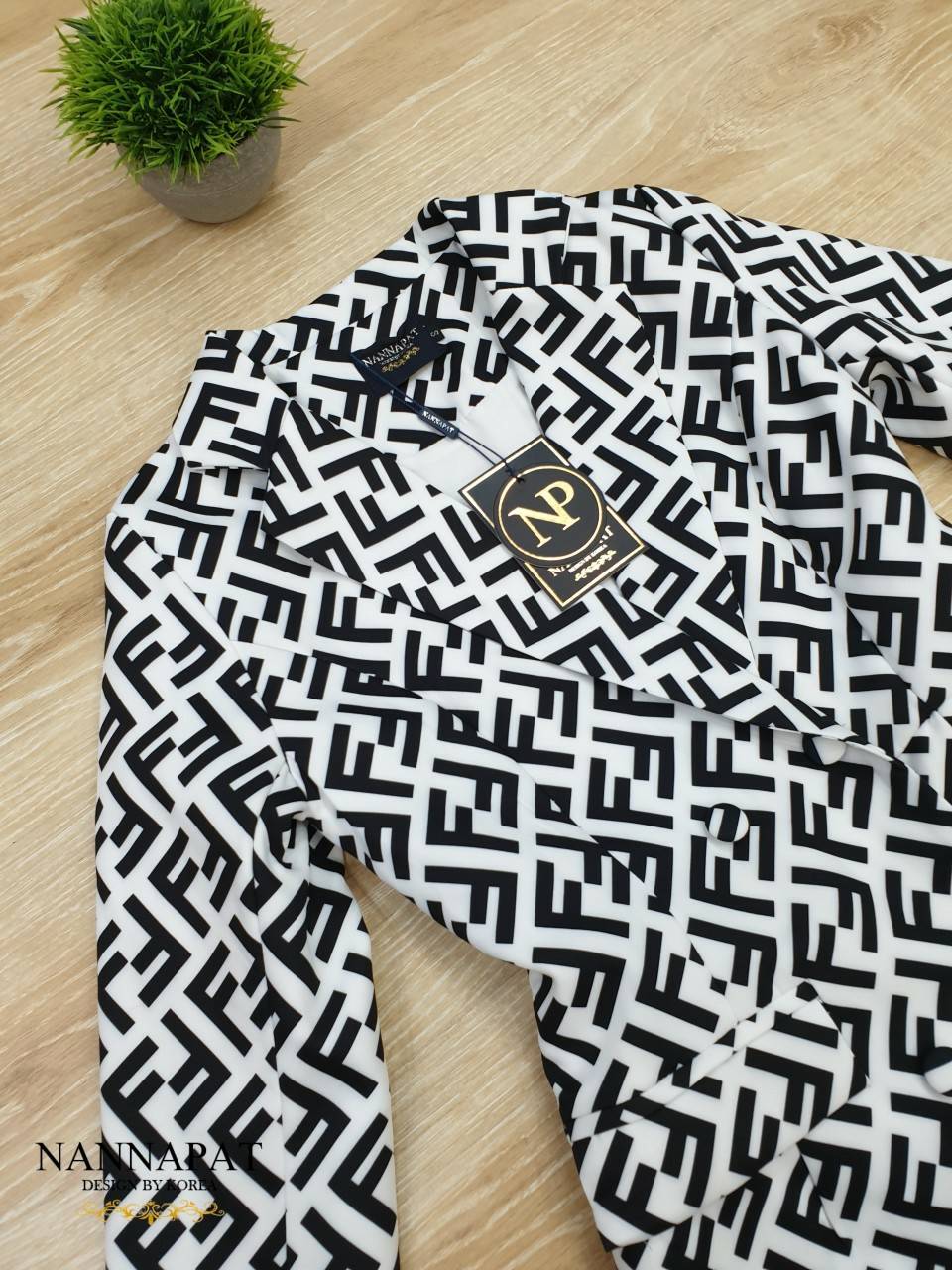 เพลสูทกระดุมหน้า เป็นกางเกงด้านใน