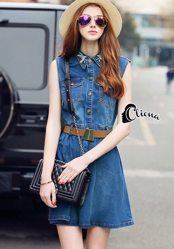 CN06010916 Cliona Made' Golden Bird Embroidered Luxury Denim Dress - มินิเดรส Denim แขนกุด