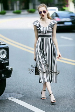 Lady Ribbon Online เสื้อผ้า ออนไลน์ ของแท้ SW19230616 Sweet Bunny Present... Stripe Button Front Jumpsuit