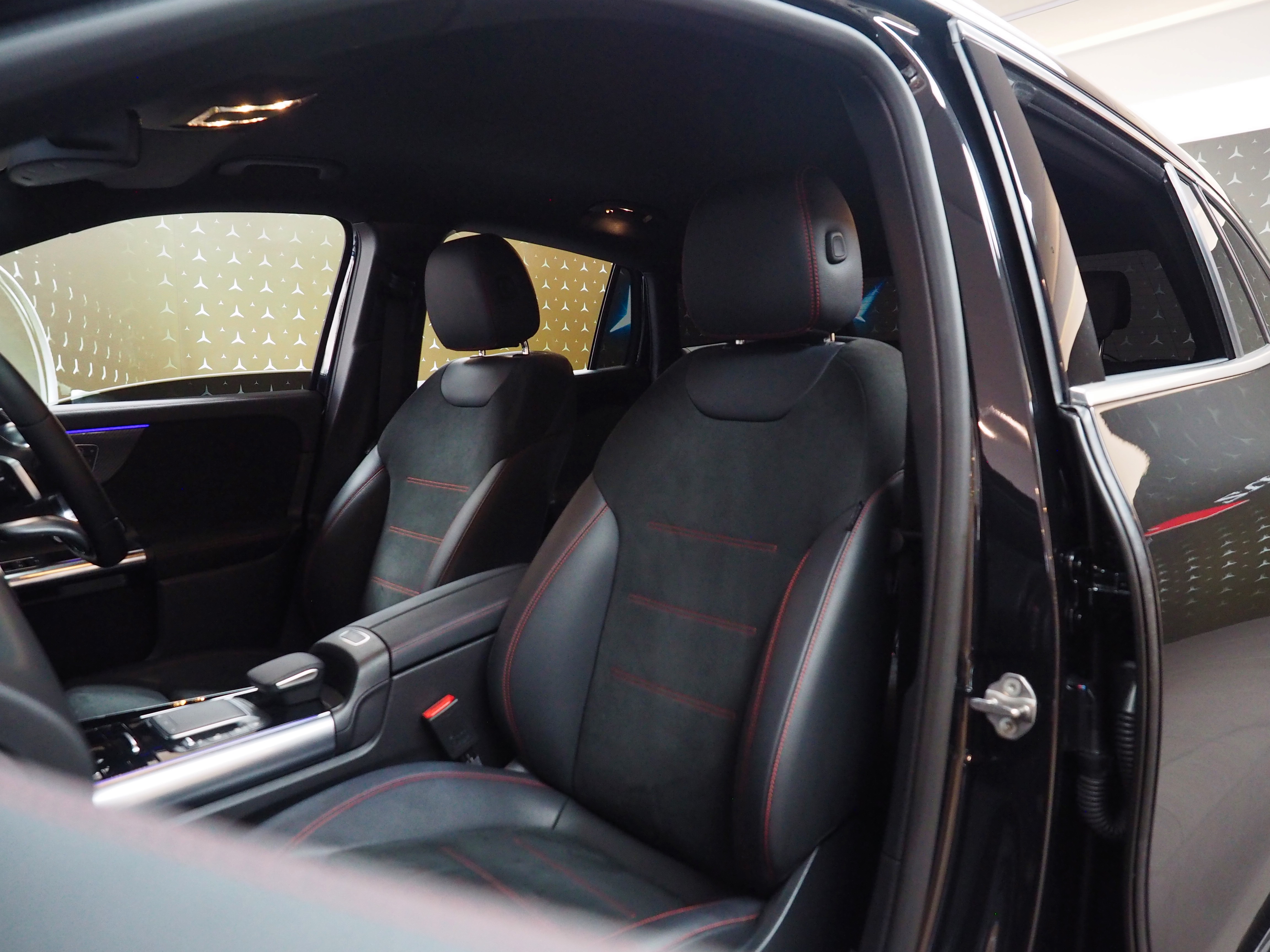 จองแล้ว GLA200 AMG Dynamic W247