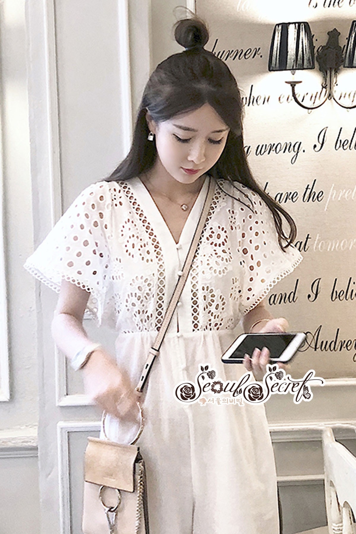 จั้มสูททรงคอวีสวยหรู ลุคสาวเกาหลีนะคะ