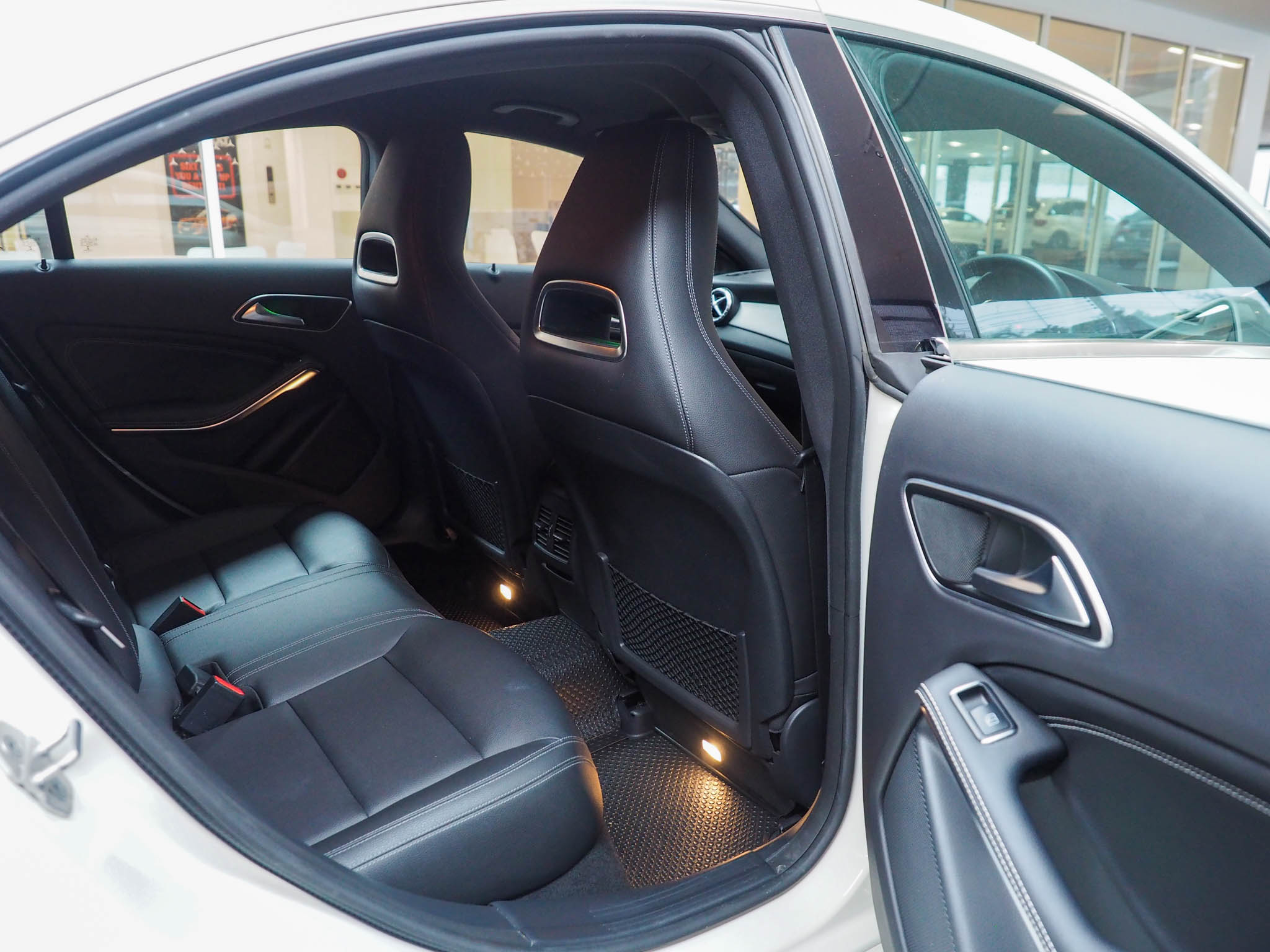 จองแล้ว CLA200 Urban W117