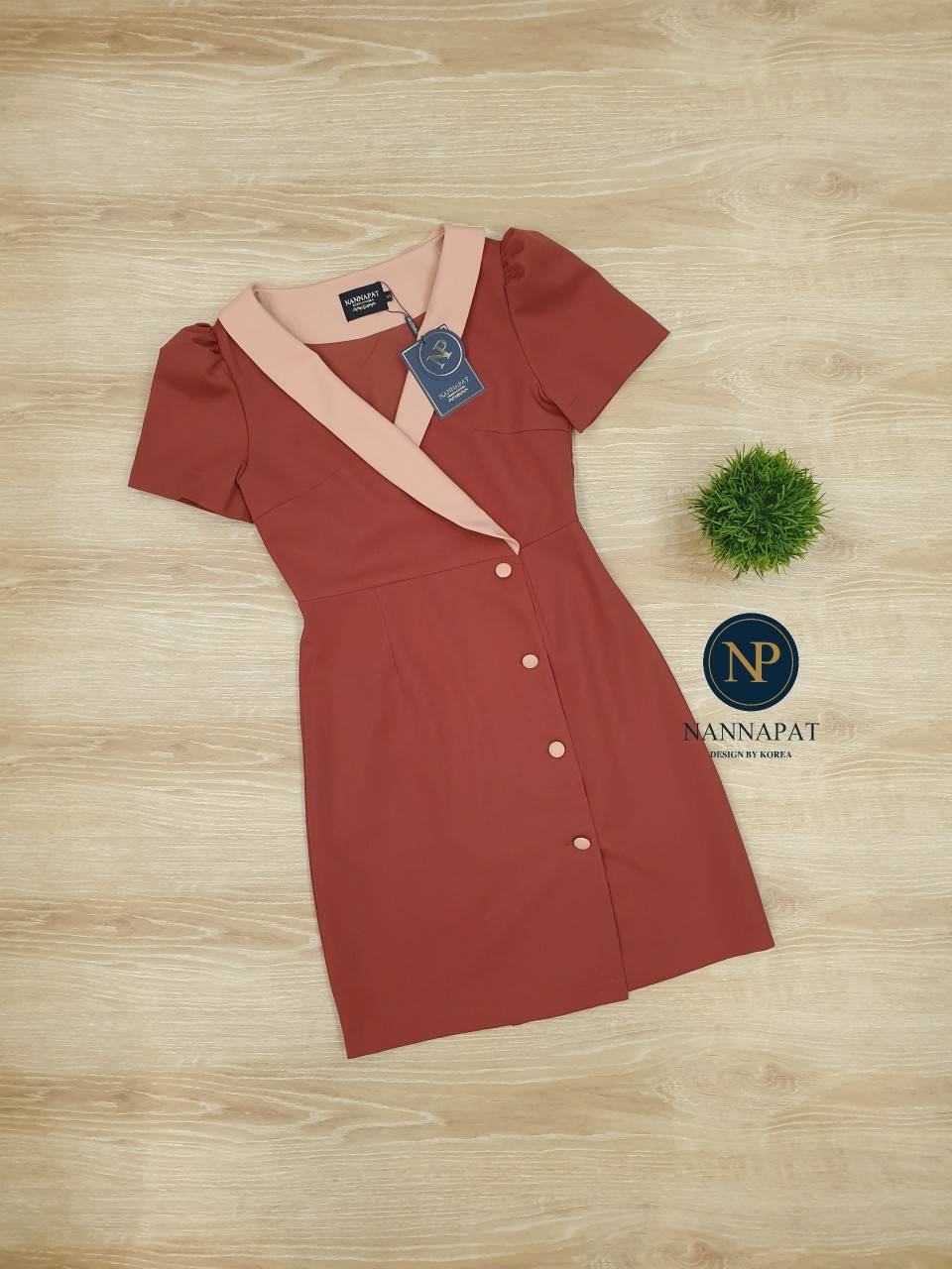 เดรสกระดุมหน้า