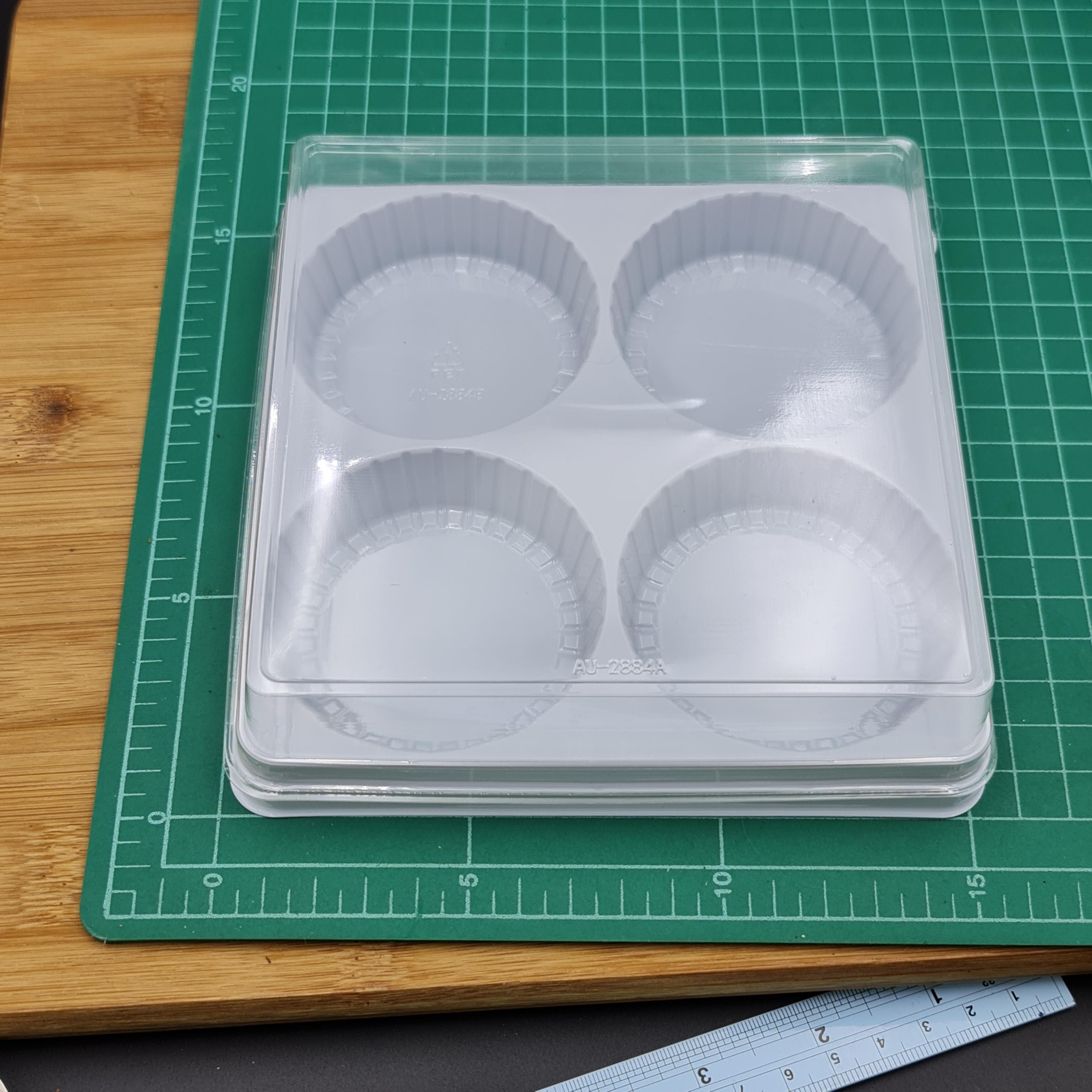 กล่องเบเกอรี่ 4ช่อง 6cm. ฝาล็อค ฐานขาวฝาใส กล่องเค้ก กล่องเปี๊ยะ กล่องขนม แพ็กเกจ แพ็คเกจ เบเกอรี่ เจริญ12 j12