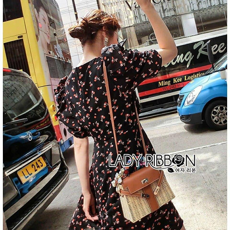 เดรสสั้นผ้าเครปสีดำพิมพ์ลายเชอร์รี่