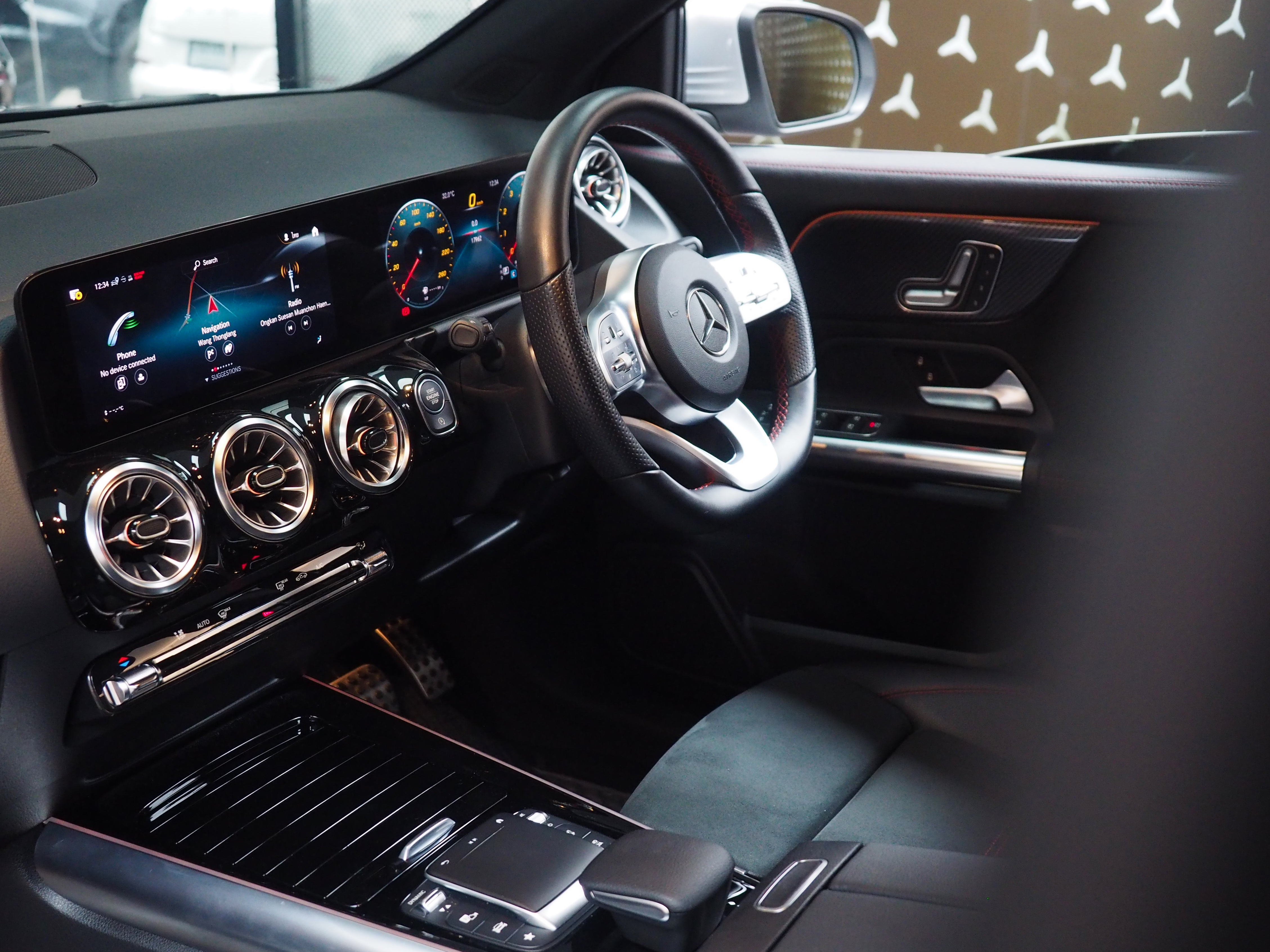 จองแล้ว GLA200 AMG Dynamic W247