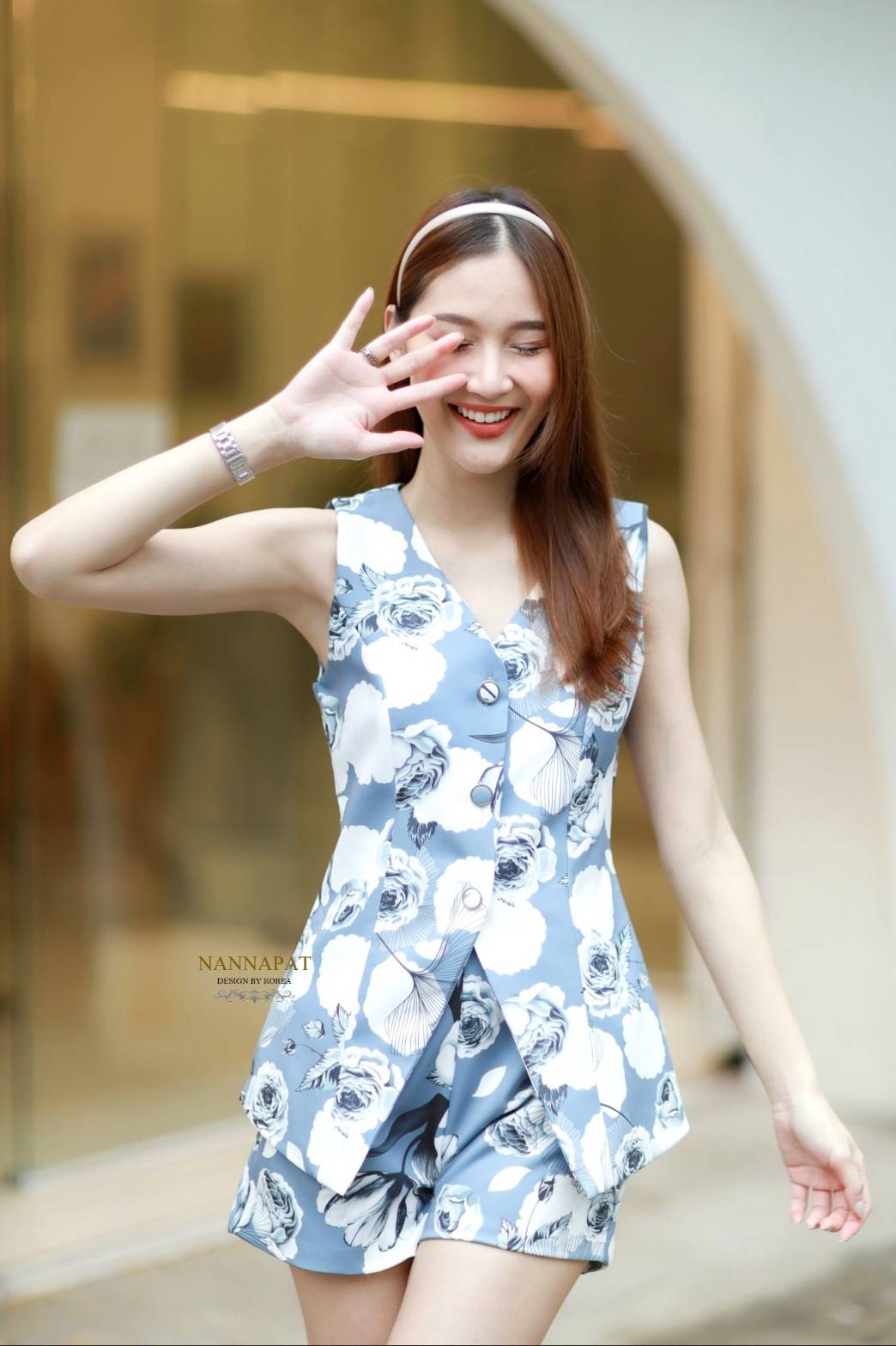 เสื้อแขนกุดกระดุมหน้า