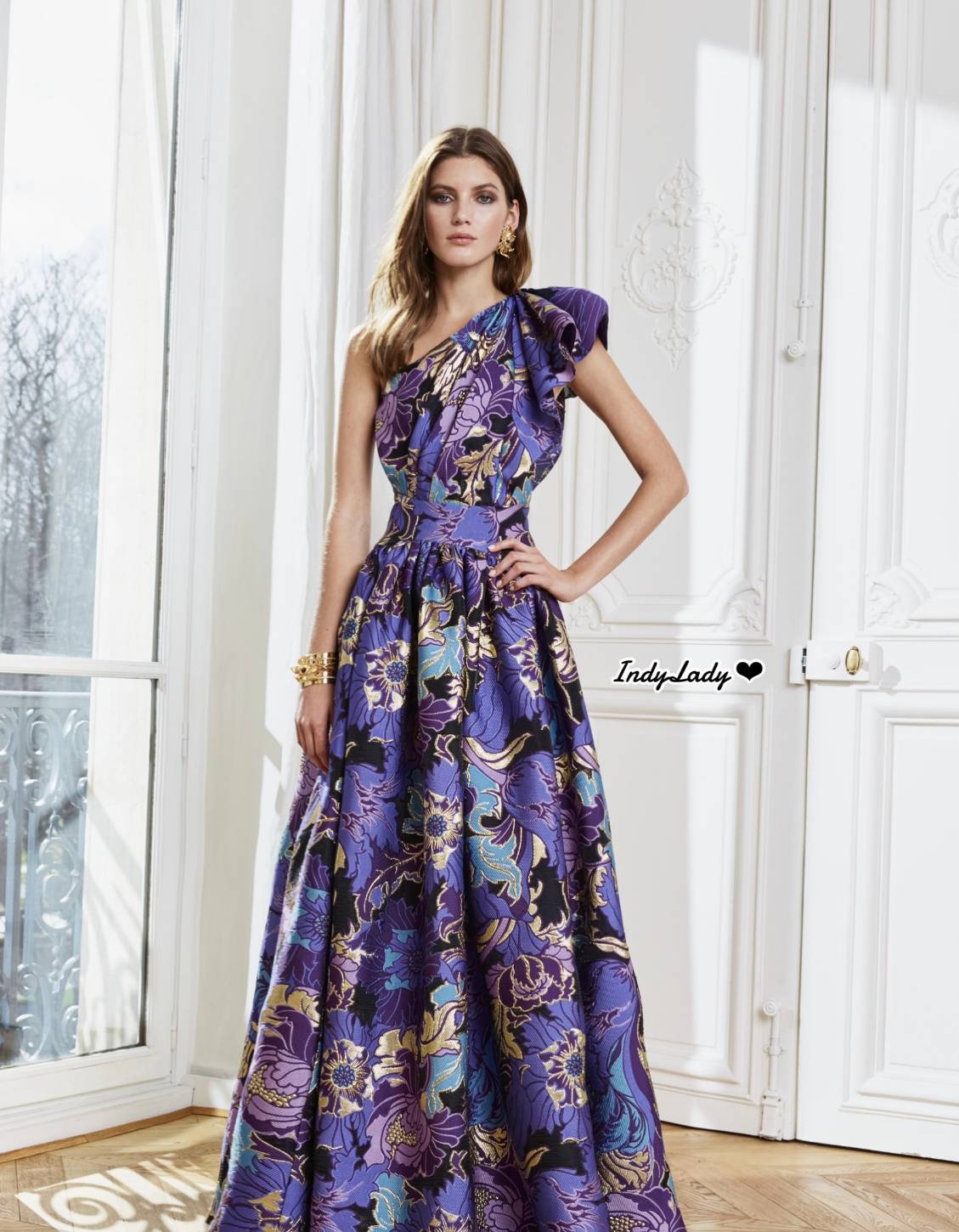Dress เปิดไหล่ แต่งระบายแขน