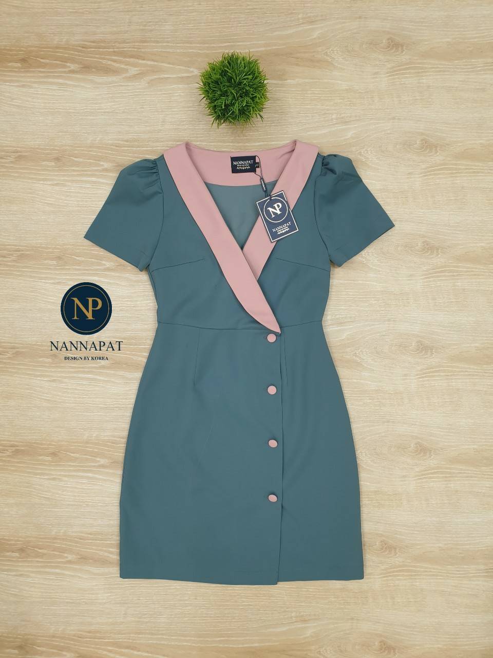 เดรสกระดุมหน้าเล่นสีทูโทน