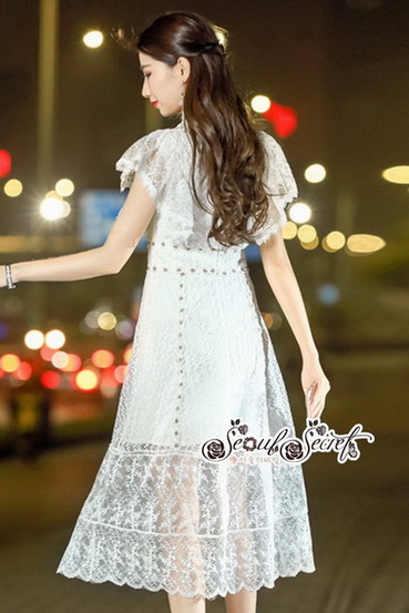 เดรสลูกไม้สีขาวเนื้อผ้าทอลาย