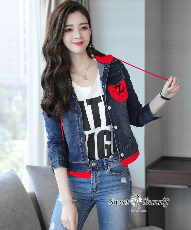 แจ๊คเก็ตมีหมวก ทรงเปิดหน้า ด้านหน้ามีกระเป๋าสกรีนตัว Z