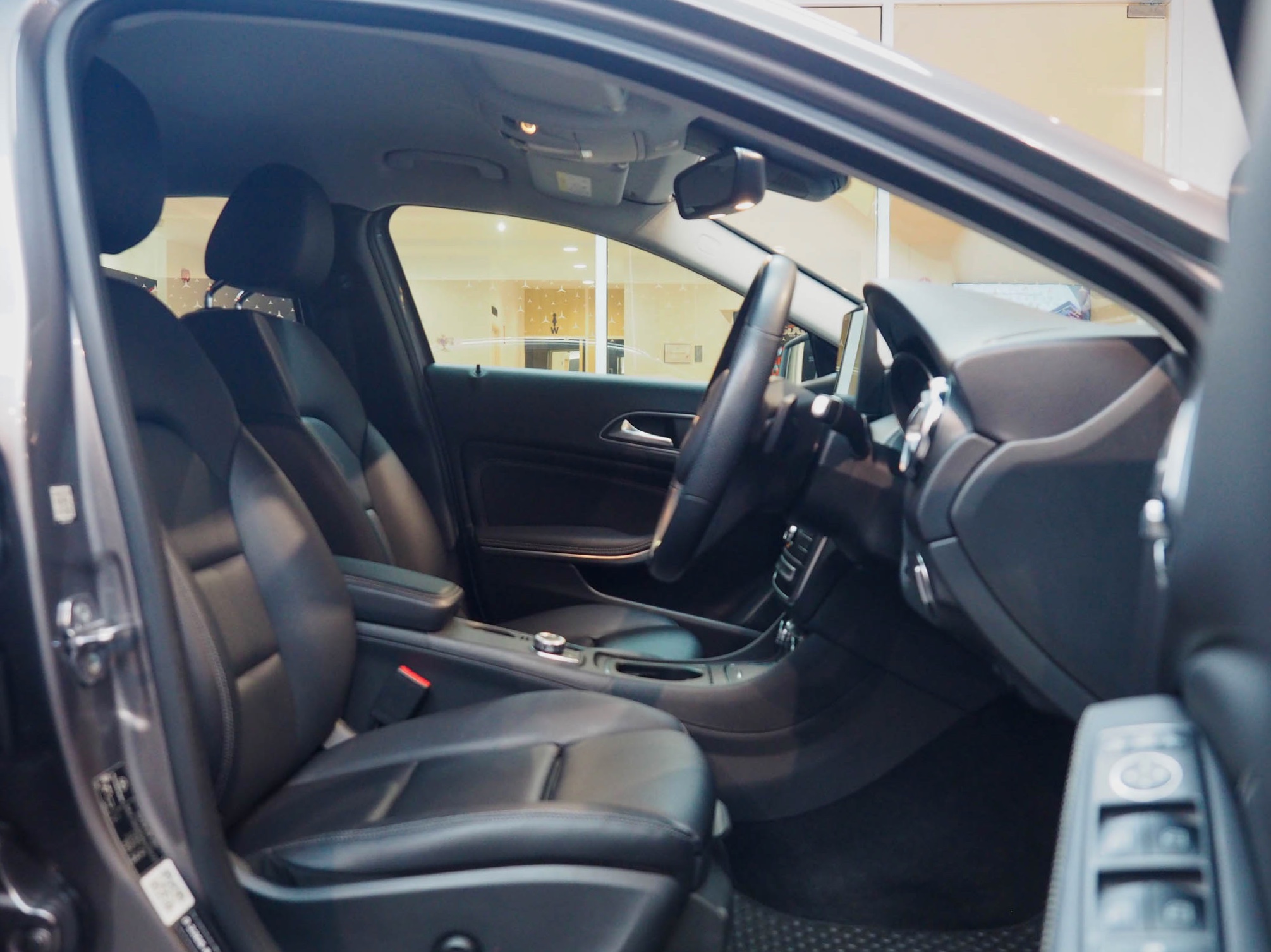 จองแล้ว GLA200 Urban W156