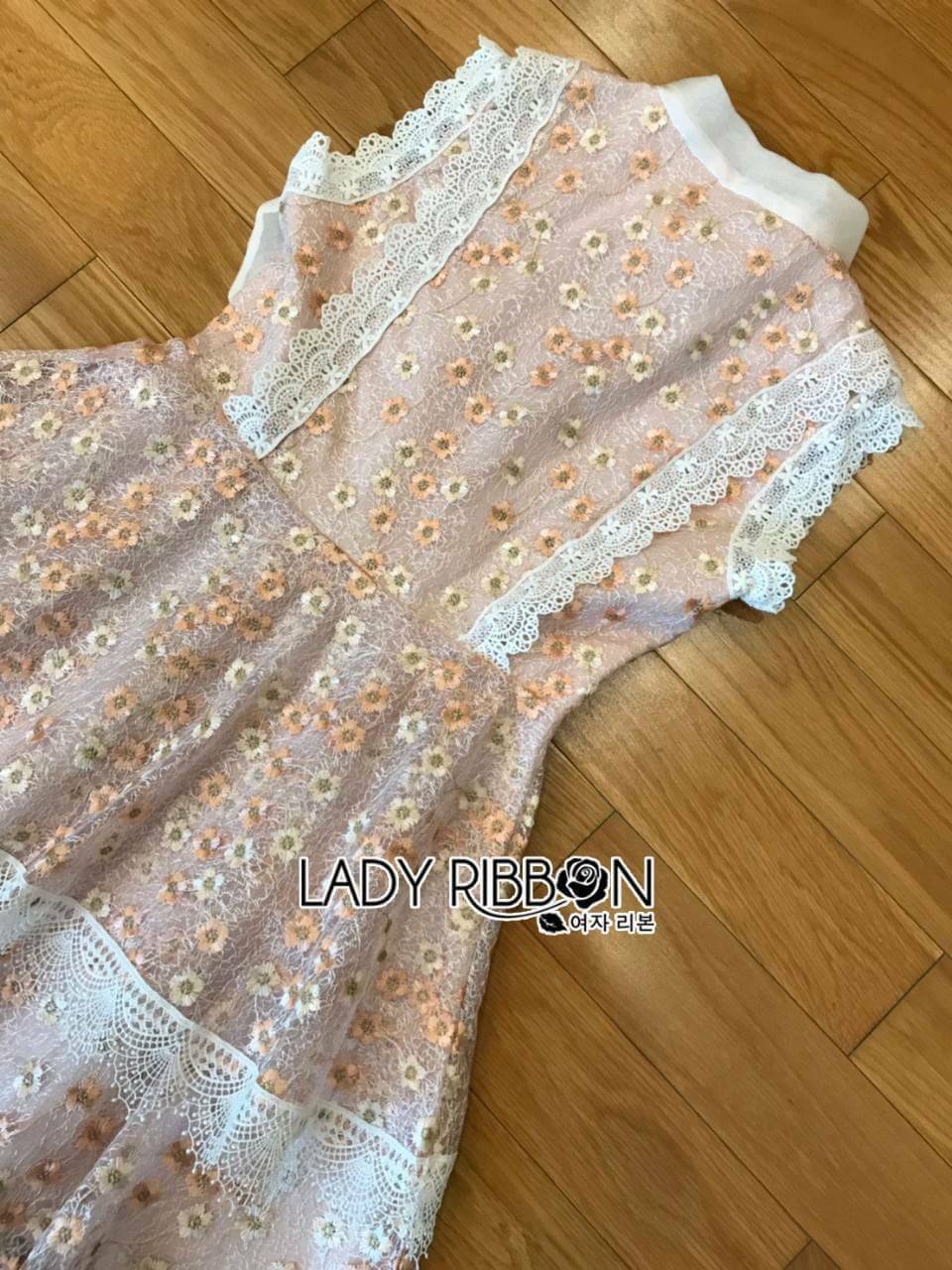เดรสสั้นผ้าลูกไม้ทอลายดอกไม้สีส้มอ่อน
