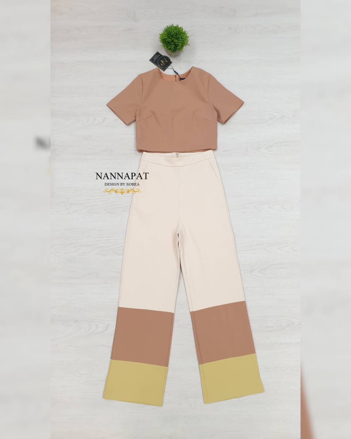 คัทติ้งเป๊ะ เสื้อซิปหลัง กางเกงทรีโทน