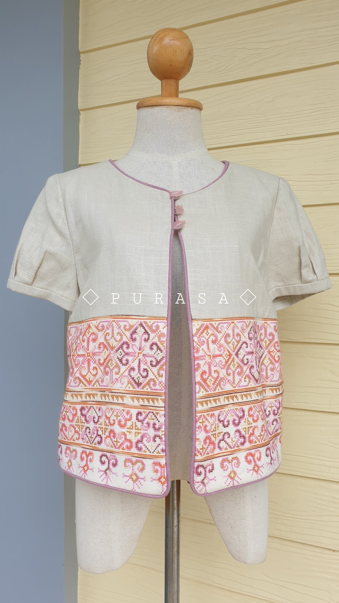 เสื้อแต่งผ้าปักชาวเขา