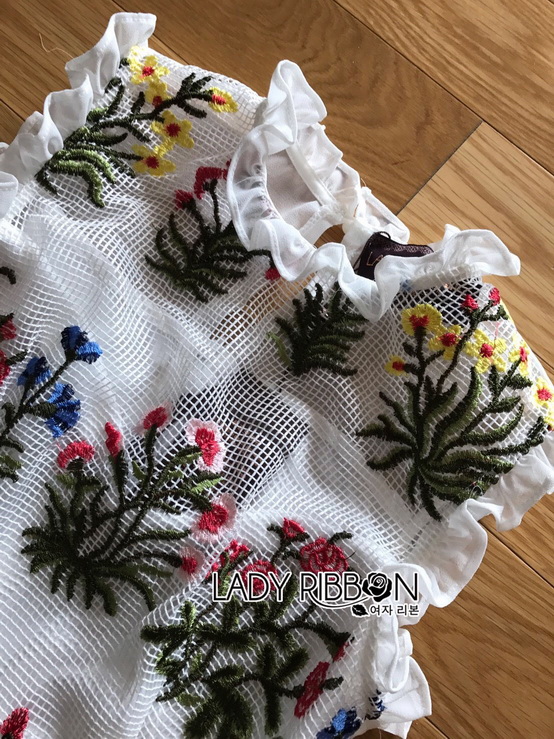 Dress เดรสผ้าลายตารางปักลายดอกไม้