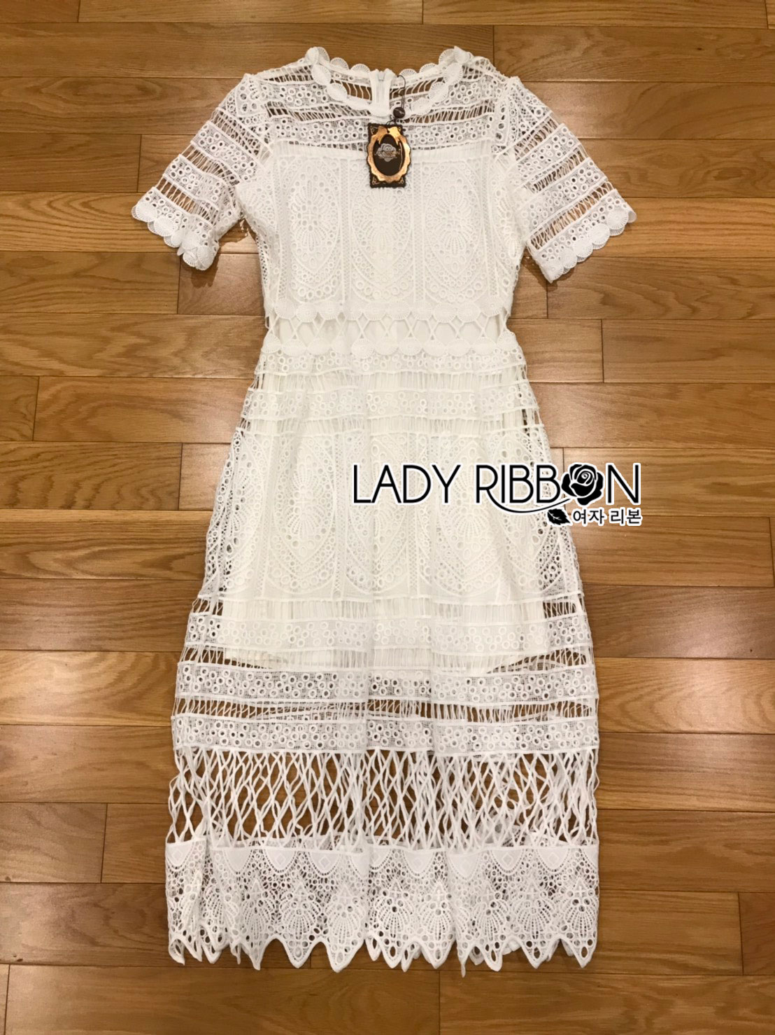 Lace Dress เดรสผ้าลูกไม้สีขาวทอสลับลาย