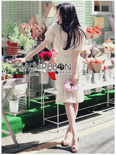 เซ็ตเสื้อและกระโปรงผ้าลูกไม้เอวสูงสีขาว