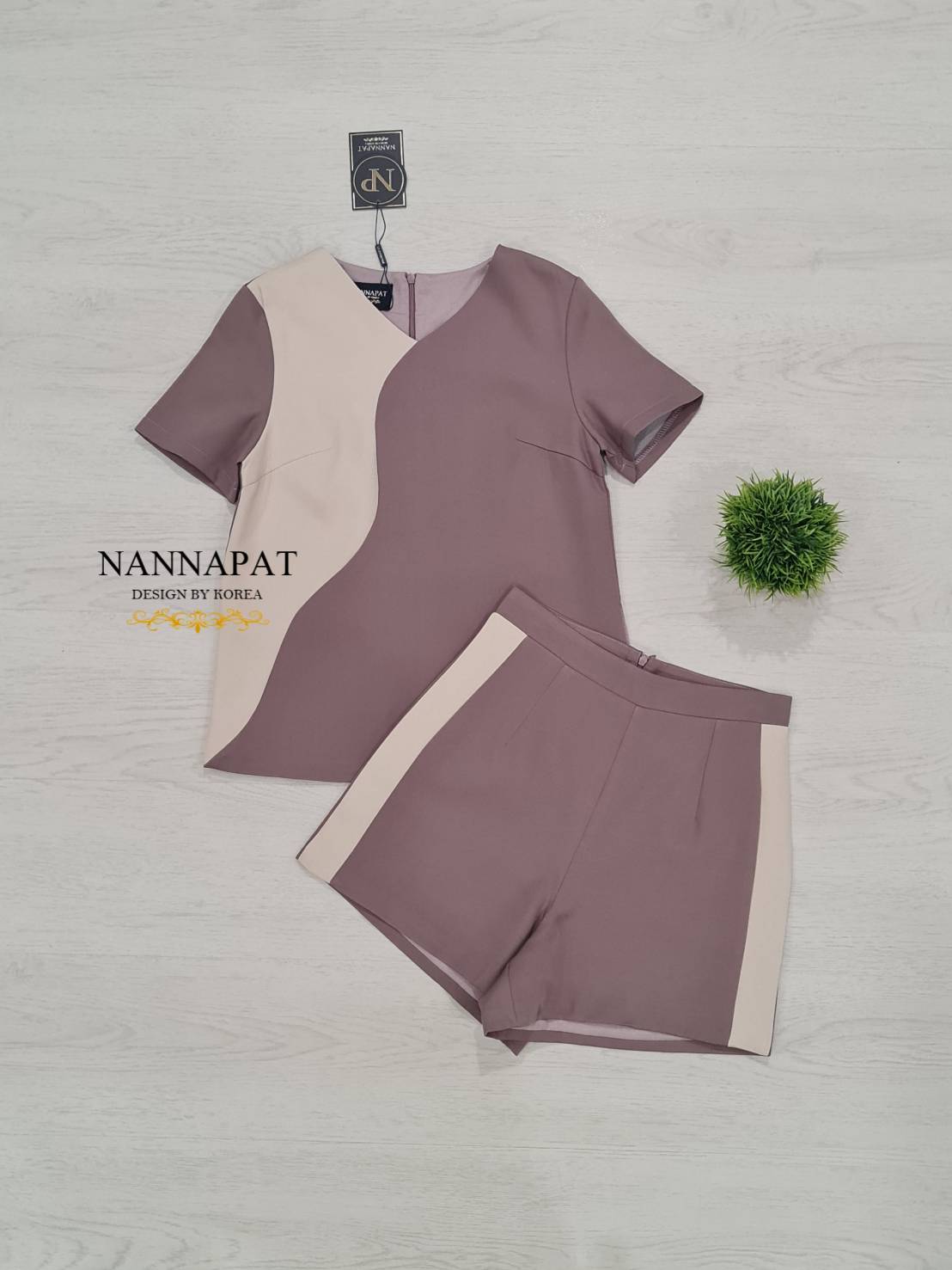 เสื้อทูโทน ซิปหลัง กางเกงขาสั้น