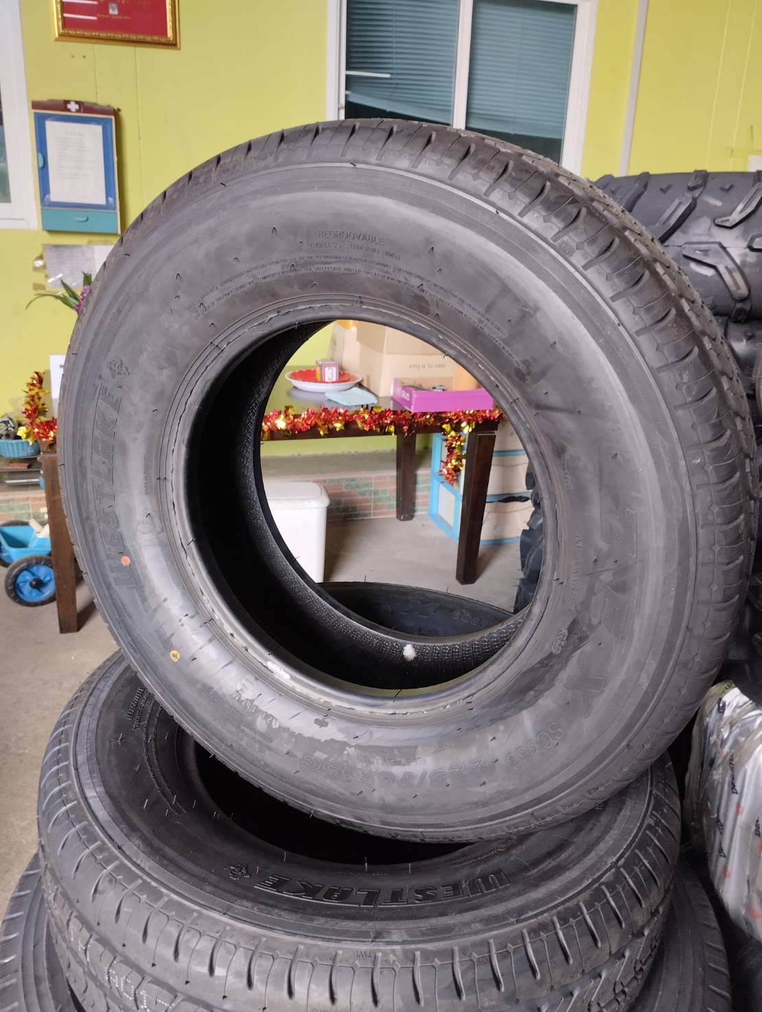 ยางรถยนต์ ขนาด 225/75R15 รุ่น SC336 ZEX 12PR ยี่ห้อ WESTLAKE