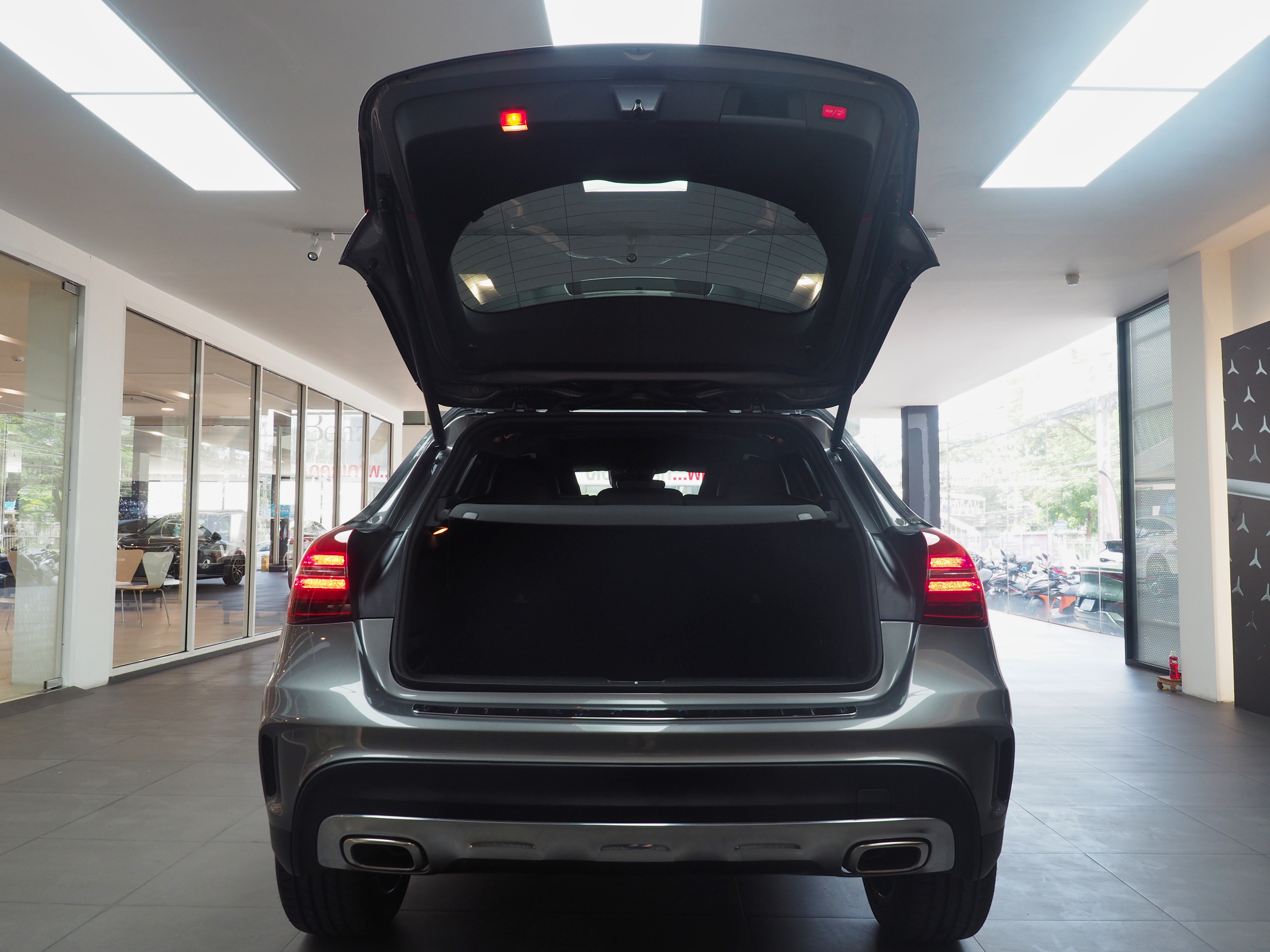 จองแล้ว GLA250 AMG Dynamic W156