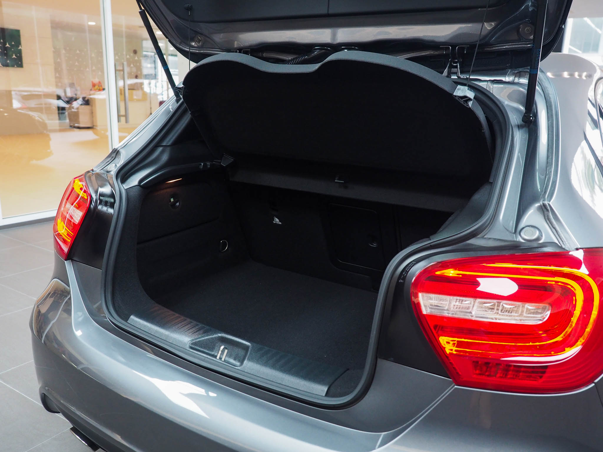 จองแล้ว A180 AMG Sport W176