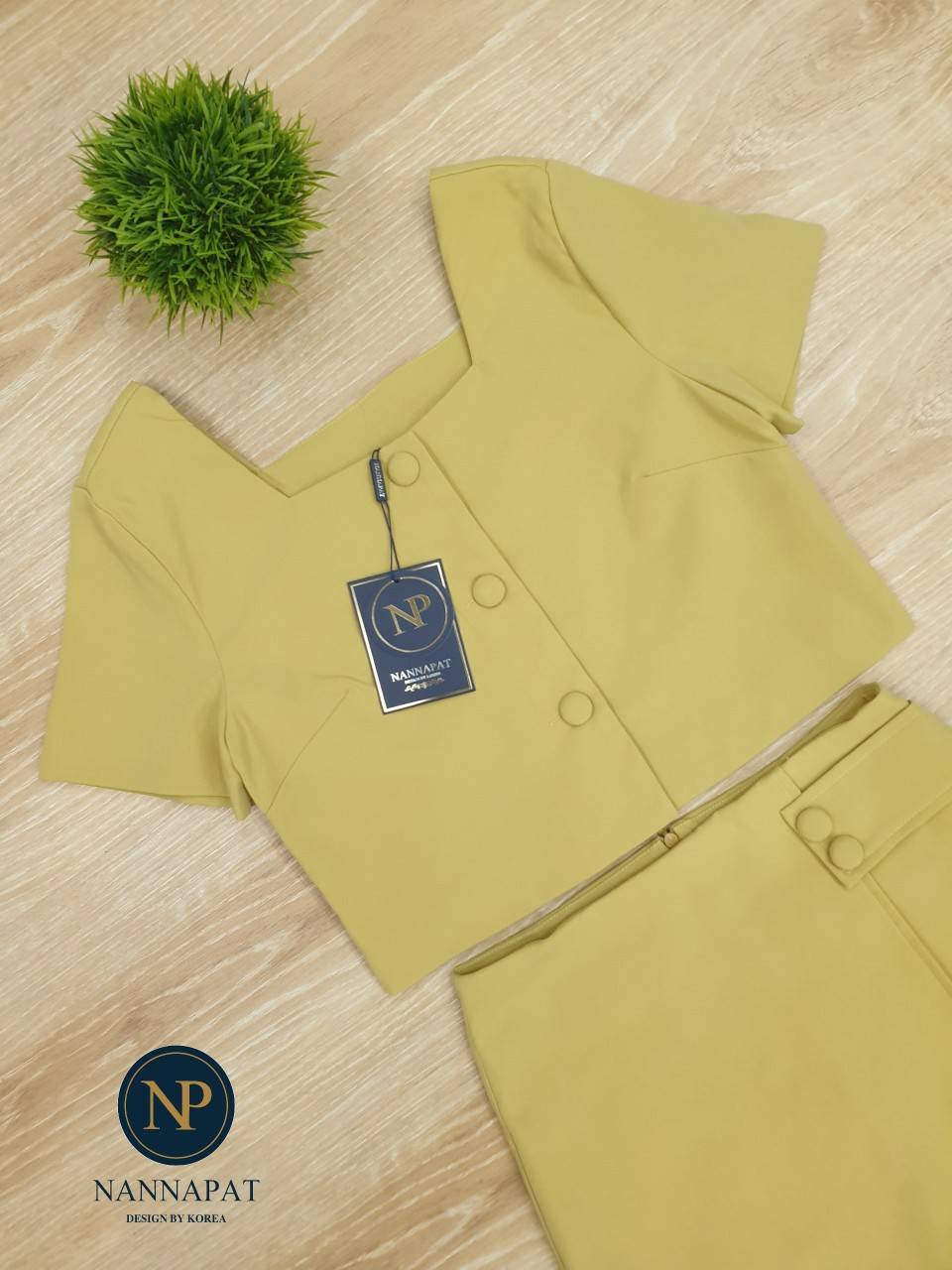 เซทสีเหลืองเสื้อกระดุมหน้า
