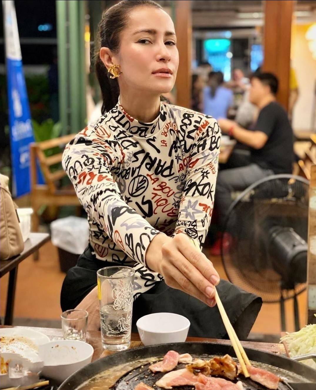 เสื้อสามารถสวมได้เลยคะ ลายเก๋ไก๋