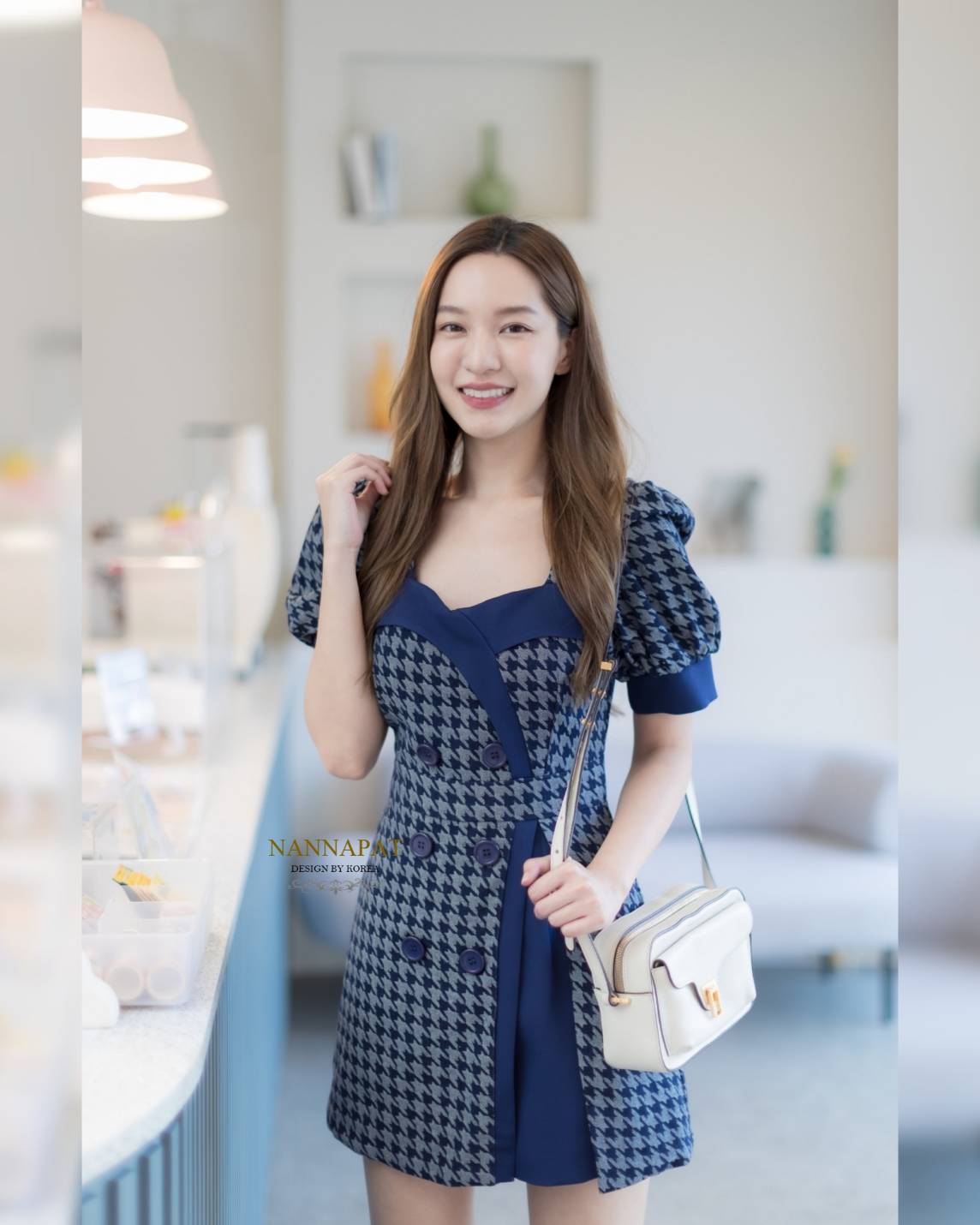 เพลสูทเหมือนเดรส ด้านในเป็นกางเกง