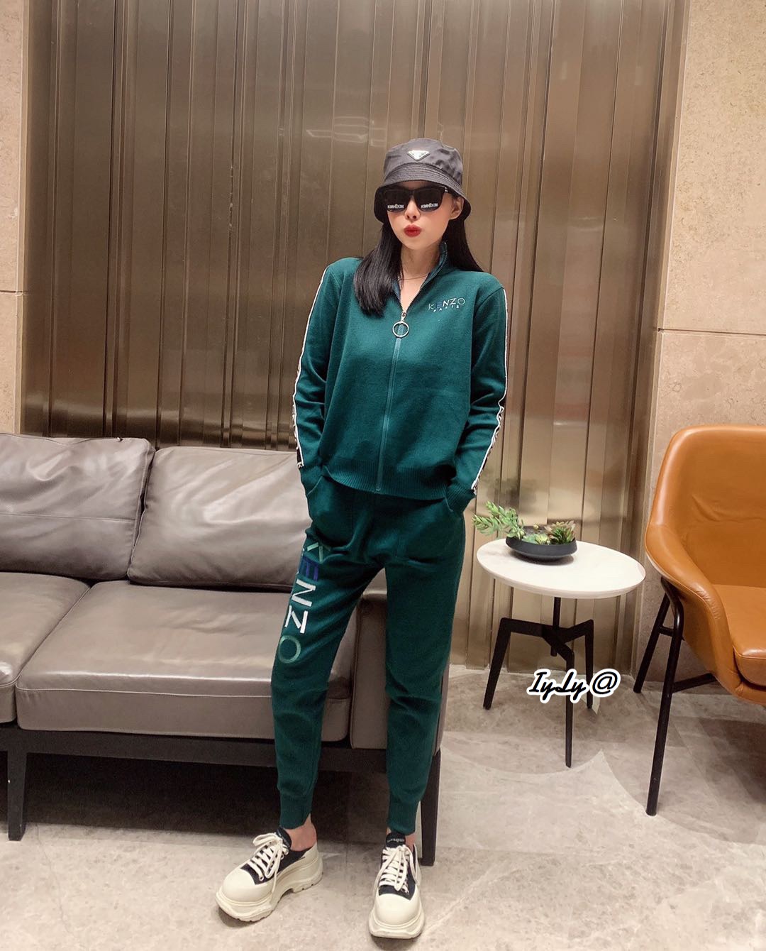 เสื้อ+กางเกง ตัวเสื้อแขนยาวซิปหน้า