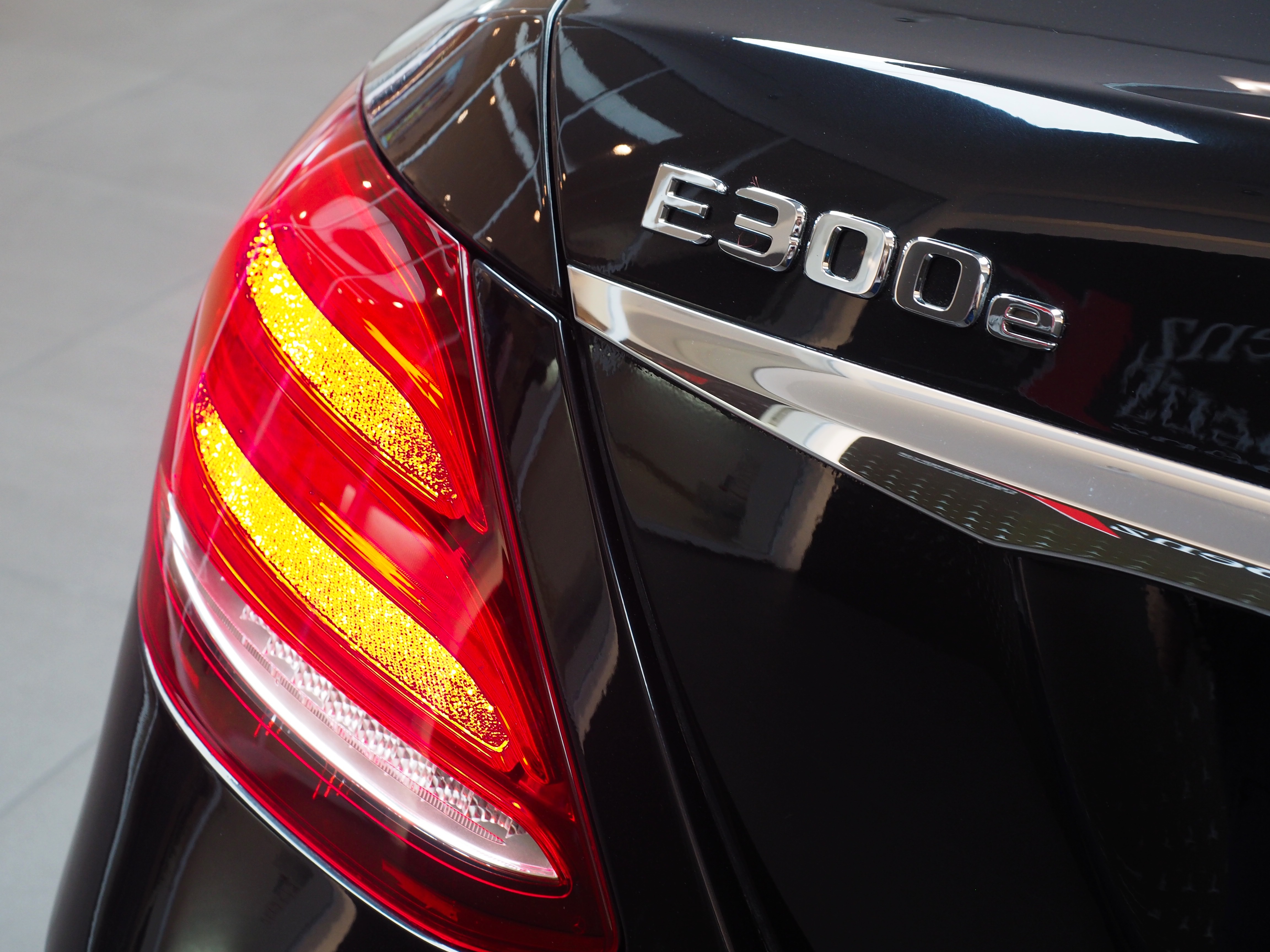 จองแล้ว E300e Exclusive Plug in Hybrid W213