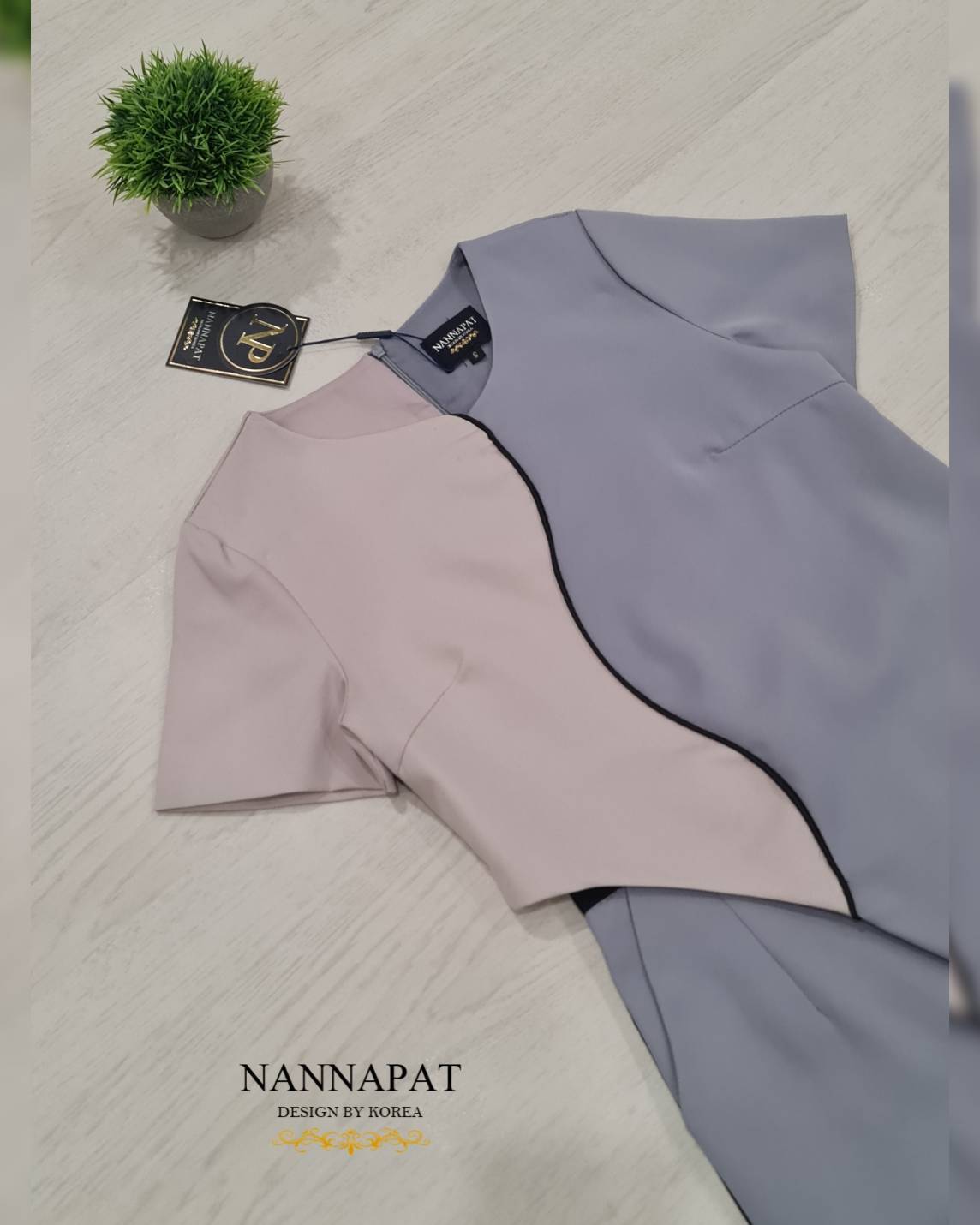 เสื้อทูโทนตัดเส้นดำ ซิปหลัง