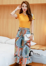 เสื้อยืดเว้าไหล่พร้อมกางเกง