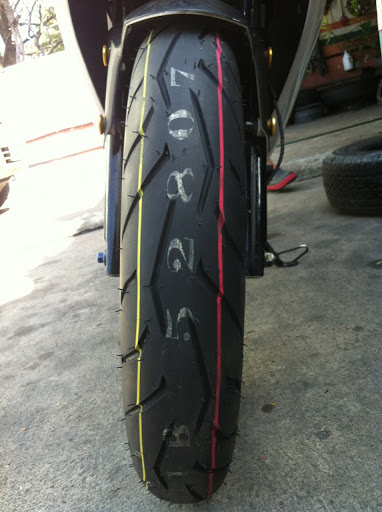 110/70-17 TL ยี่ห้อ QUICK รุ่น GR614 ยางมอเตอร์ไซค์ ( ไม่ใช้ยางใน )