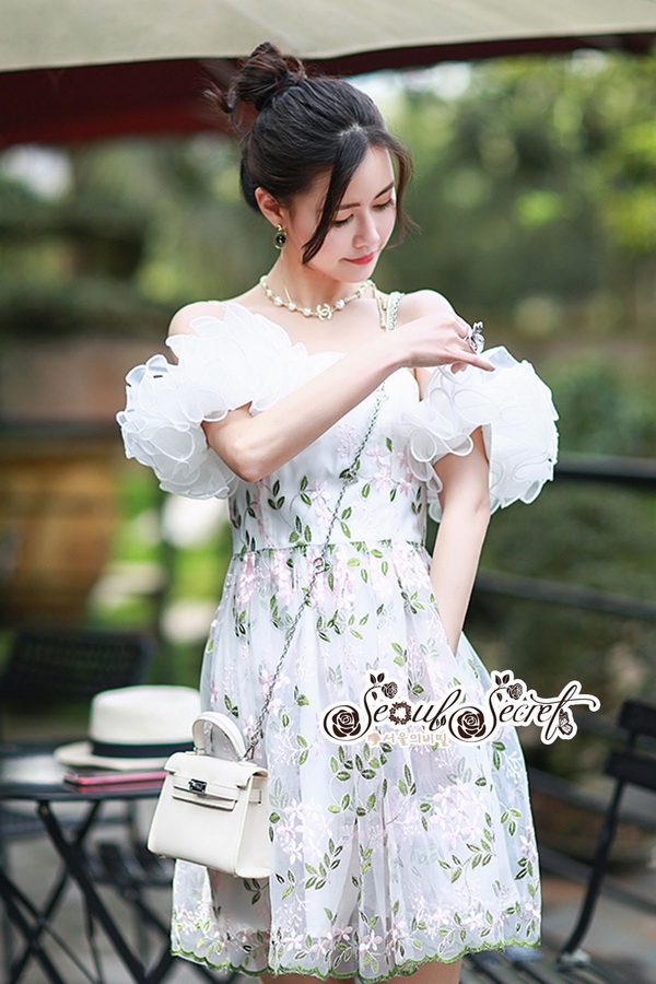 มินิเดรสสายเดี่ยวสวยหรูแขนพองโปร่ง
